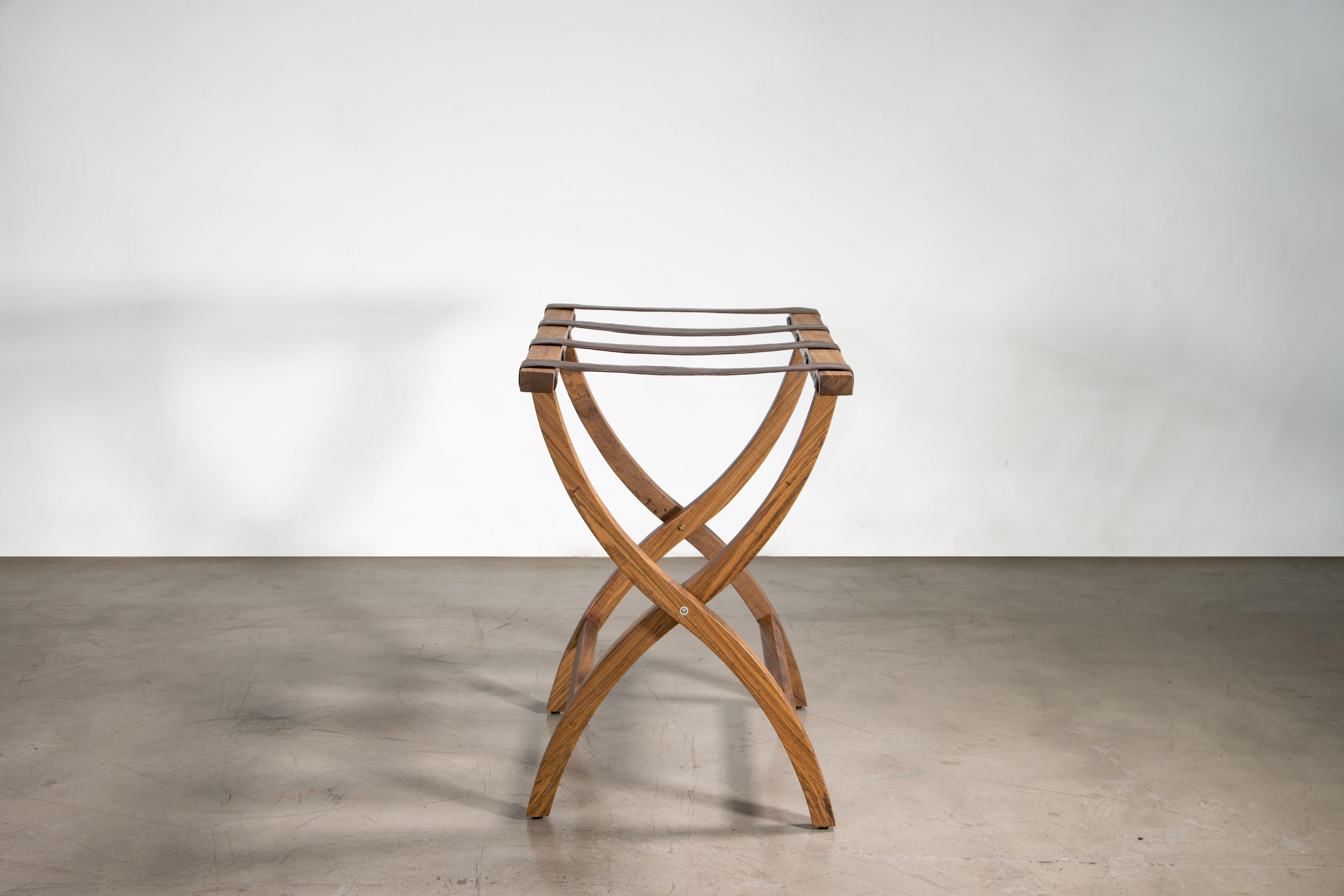 Travail du bois Porte-bagages en bois de rose argentin en cuir fendu par Costantini, Valerio en vente