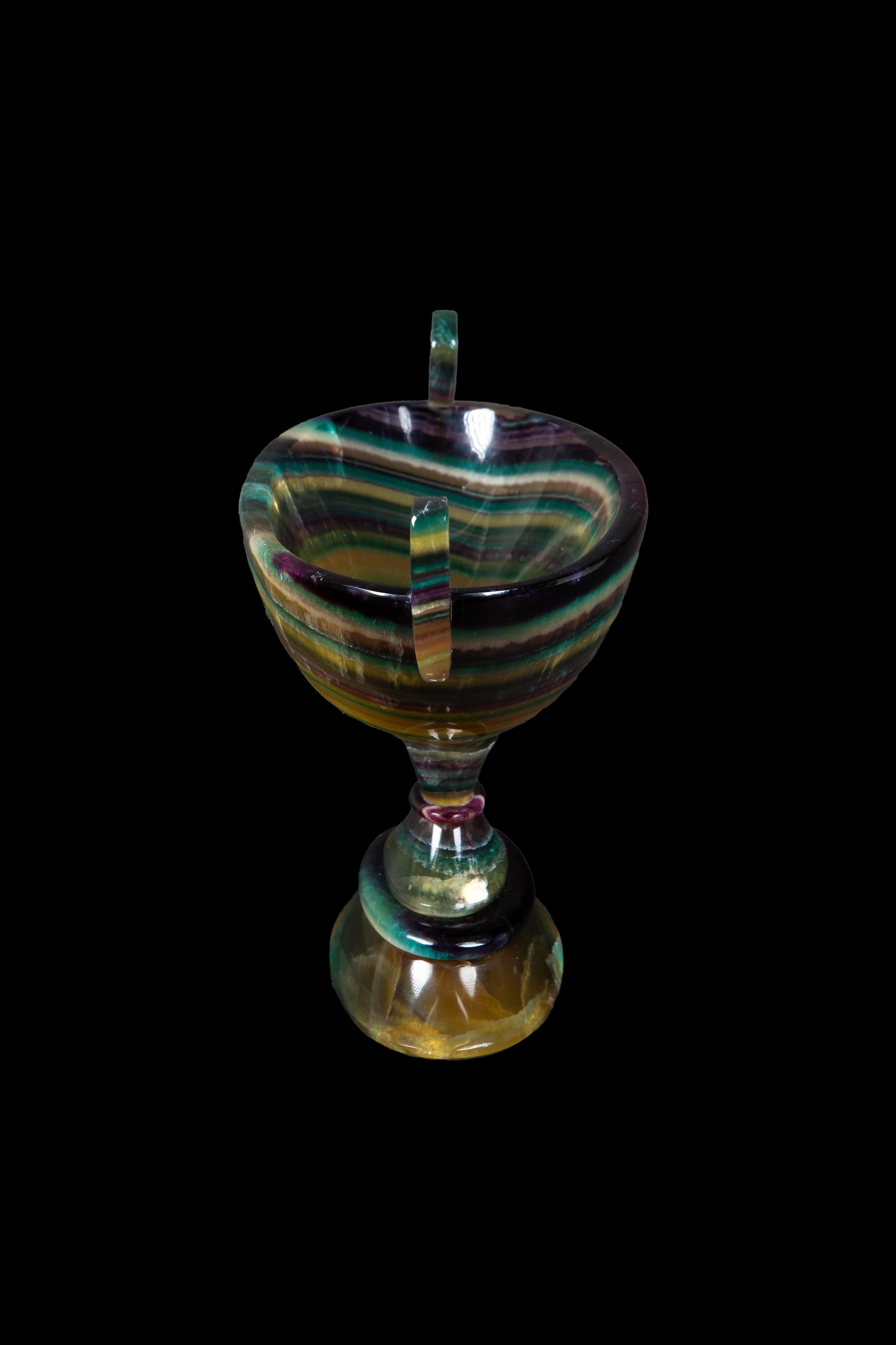 Sculpté à la main L'art argentin : Vase en fluorine naturelle sculpté à la main en vente
