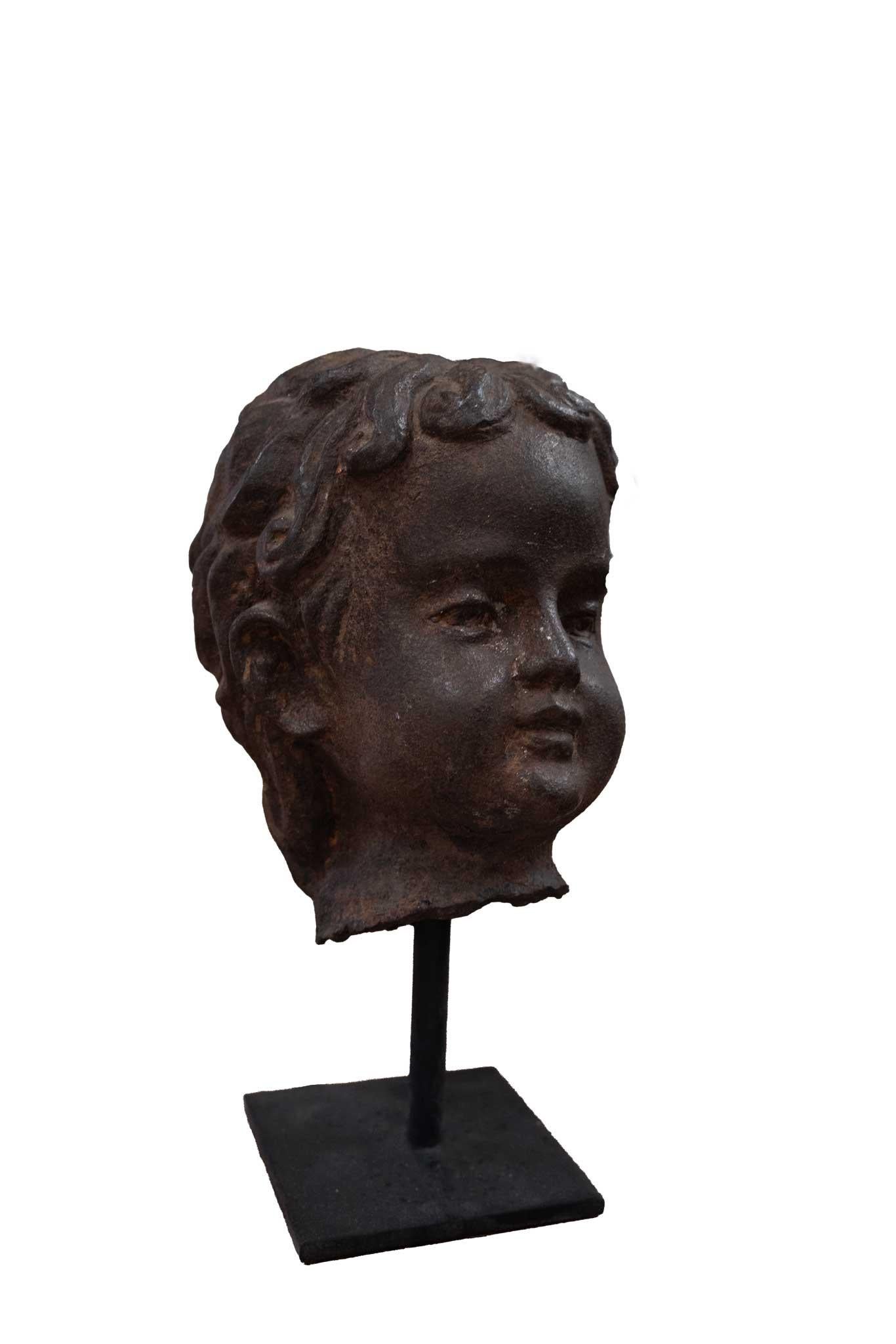 Argentinian cast iron head fragment from a statue. Custom, newly made stand. Circa 1900.

Dimensions:

Base- 4