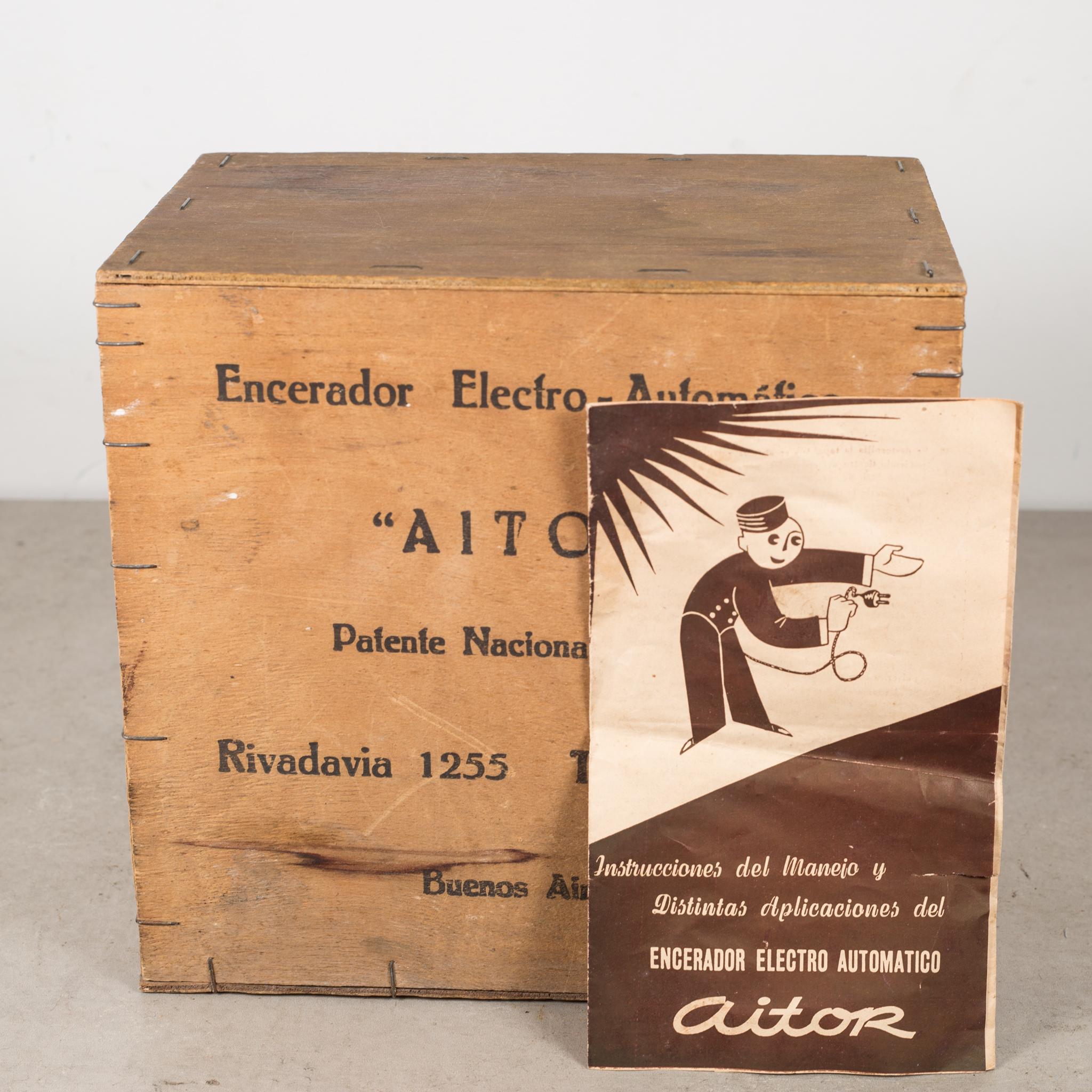 Bakelite Argentinian Wax Steamer and Original Box, circa 1950