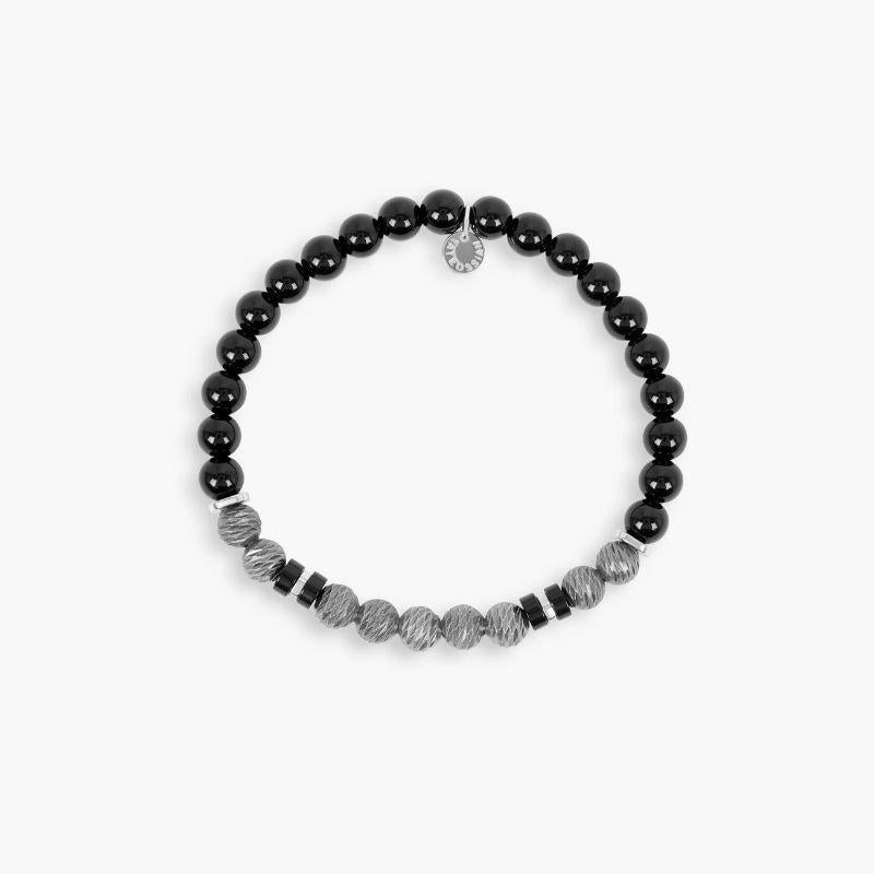 Argento Graffiato-Armband mit schwarzem Achat aus rhodiniertem Sterlingsilber, Größe L

Dieses moderne, klassische Perlenarmband besteht aus strukturierten silbernen Perlen, die mit runden Perlen und Scheiben aus schwarzem Achat besetzt sind. Das