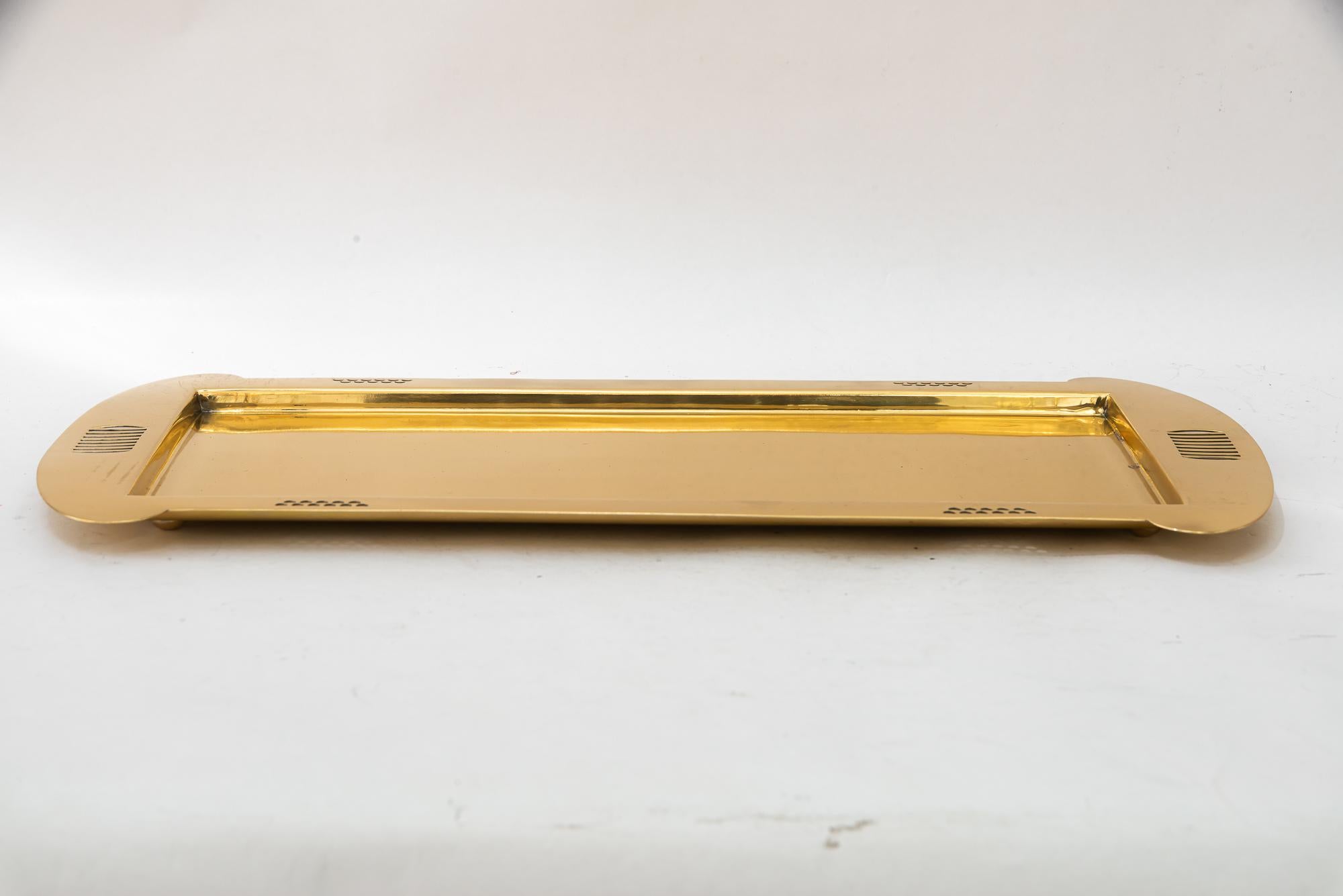 Argentor-Servierteller aus Messing (gekennzeichnet) um 1920
Messing poliert und emailliert