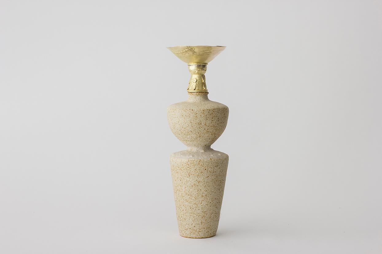 Árgia candleholder by Raquel Vidal and Pedro Paz
Dimensions: 26 x 8.5 cm
Materials: Glaze stoneware, brass

Raquel Vidal and Pedro Paz craft pottery and jewelry that seeks to preserve ancient techniques and aesthetics. Their work is defined by a