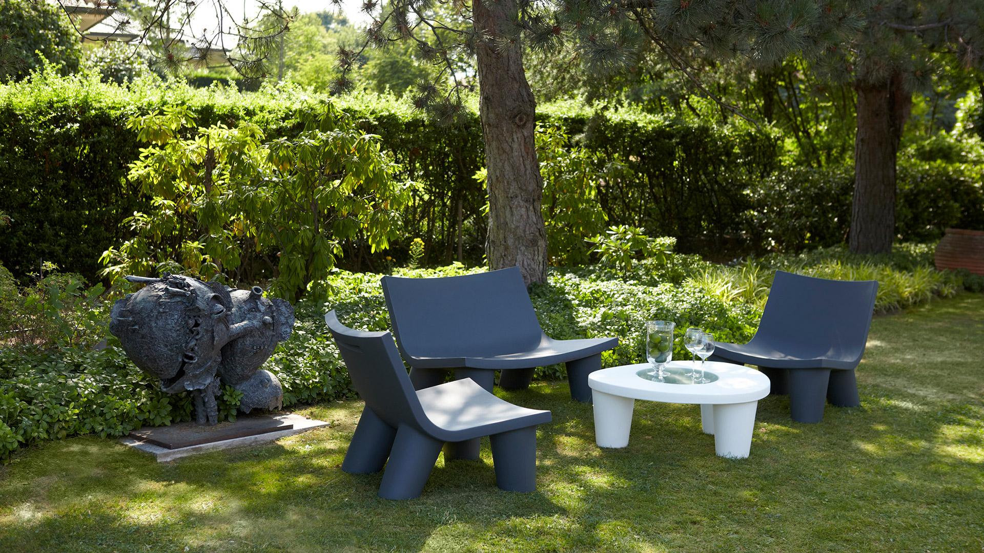 Argil Grauer niedriger Lita-Couchtisch von Paola Navone (Italienisch) im Angebot