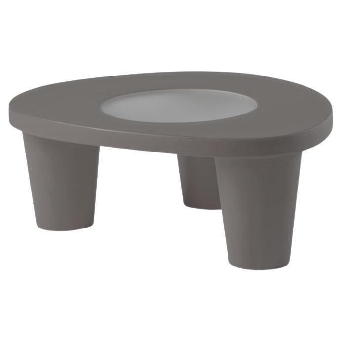 Argil Grauer niedriger Lita-Couchtisch von Paola Navone im Angebot