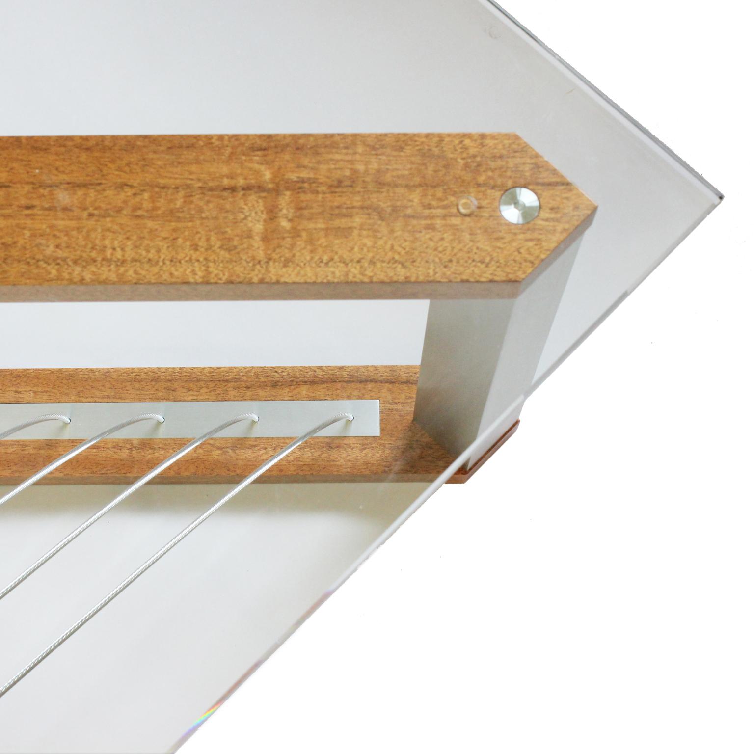 Moderne Table basse industrielle moderne de Peter Harrison en métal et bois d'acajou en vente