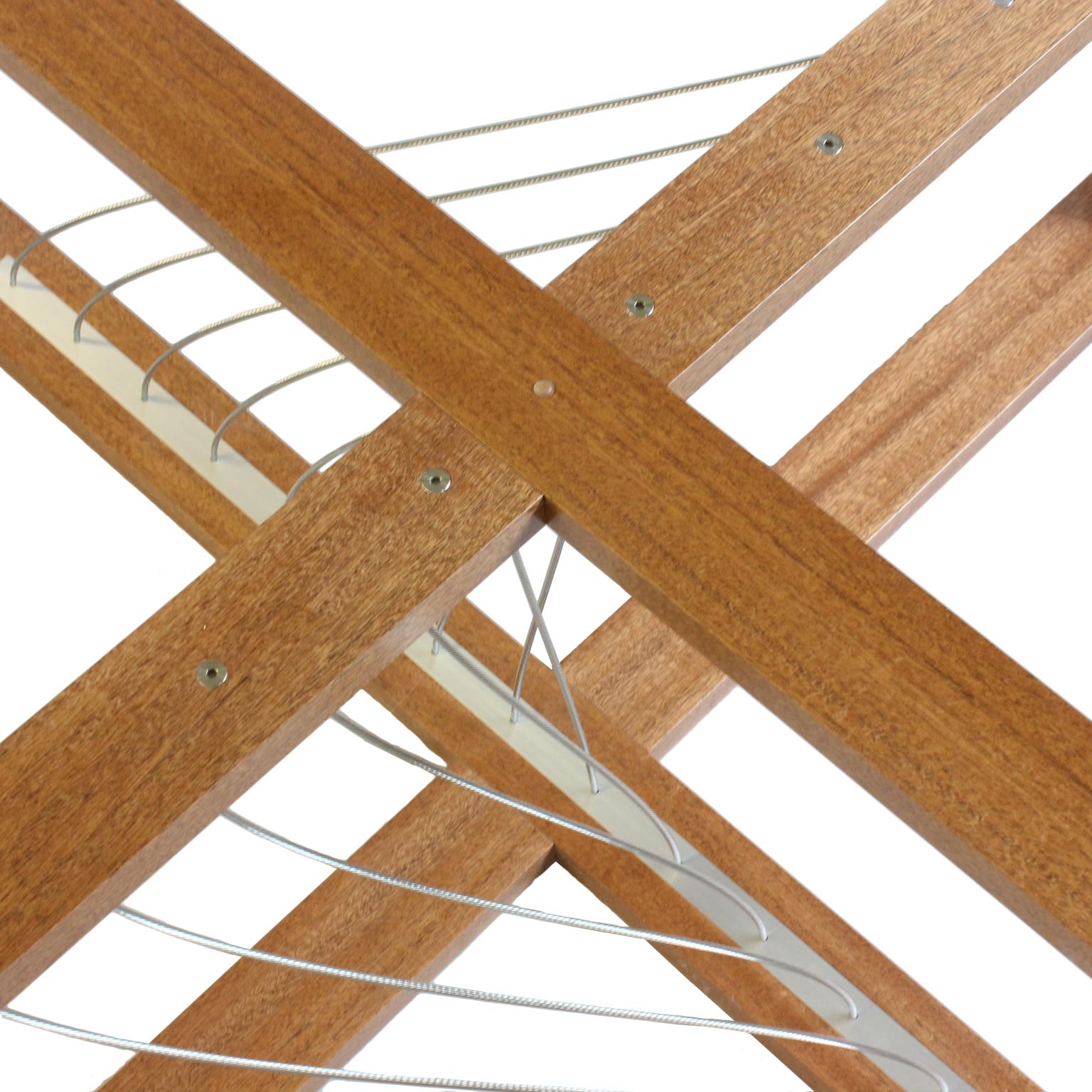 Américain Table basse industrielle moderne de Peter Harrison en métal et bois d'acajou en vente