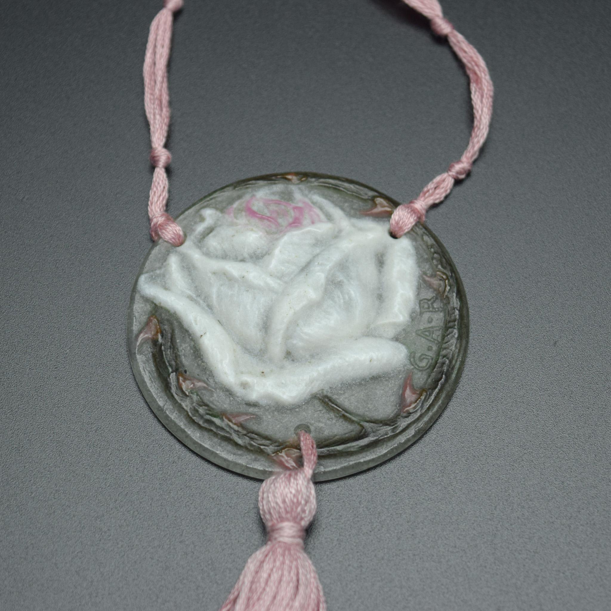 Argy Rousseau pate de verre Rose Anhänger neckless C1921 (Französisch) im Angebot