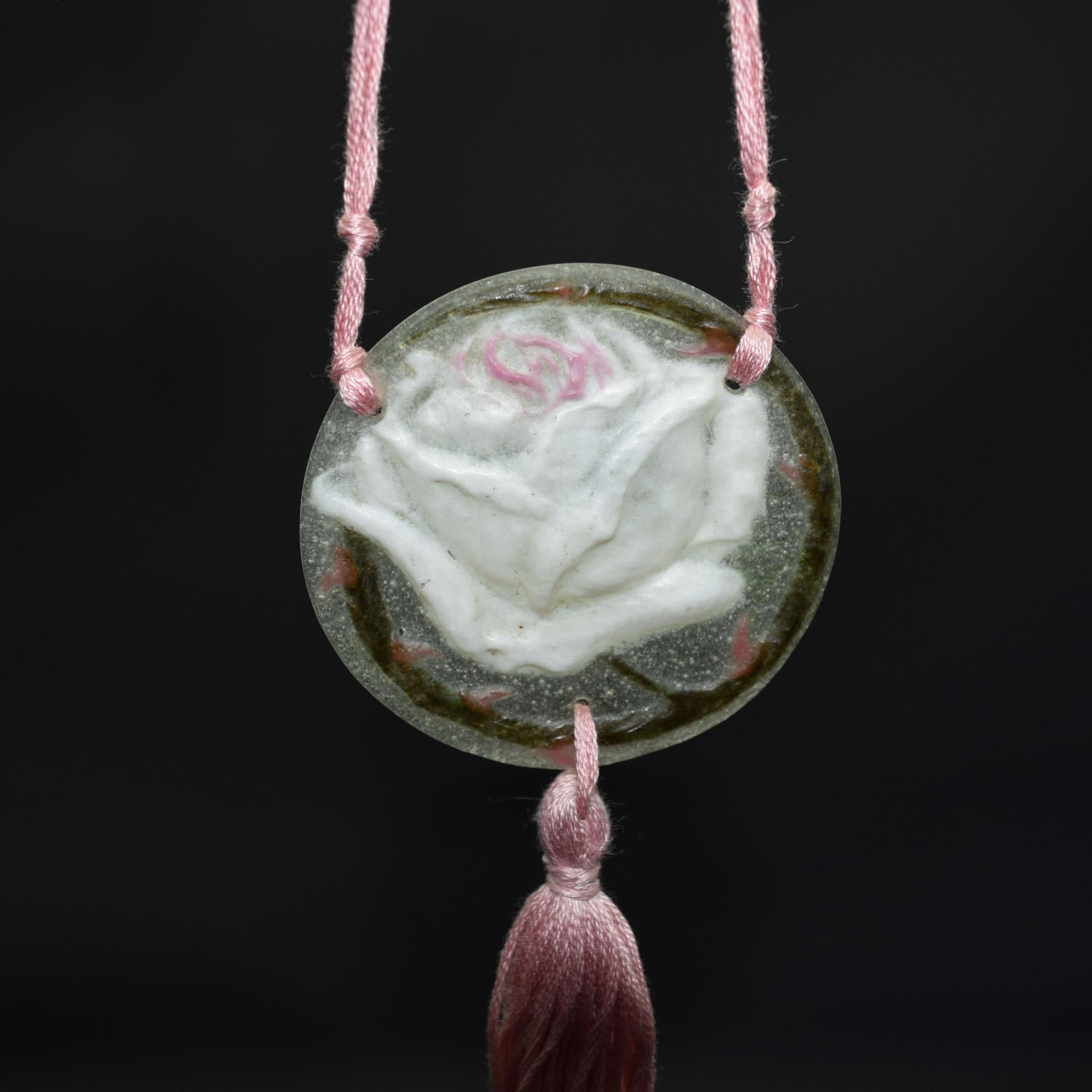 Argy Rousseau pate de verre Rose Anhänger neckless C1921 (Glas) im Angebot