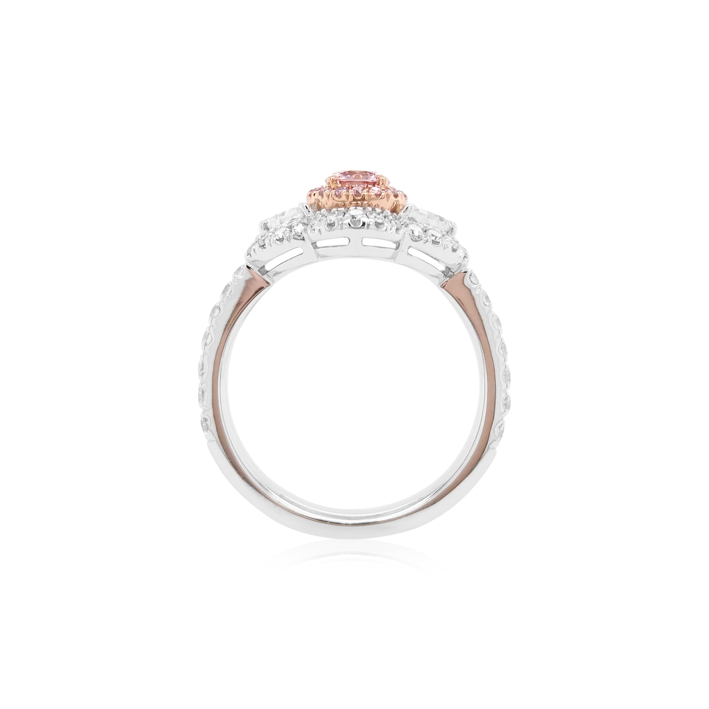 Argyle Anillo de Oro de 18 K con Diamante Rosa Natural Redondo Certificado y Diamante Blanco Art Decó en venta
