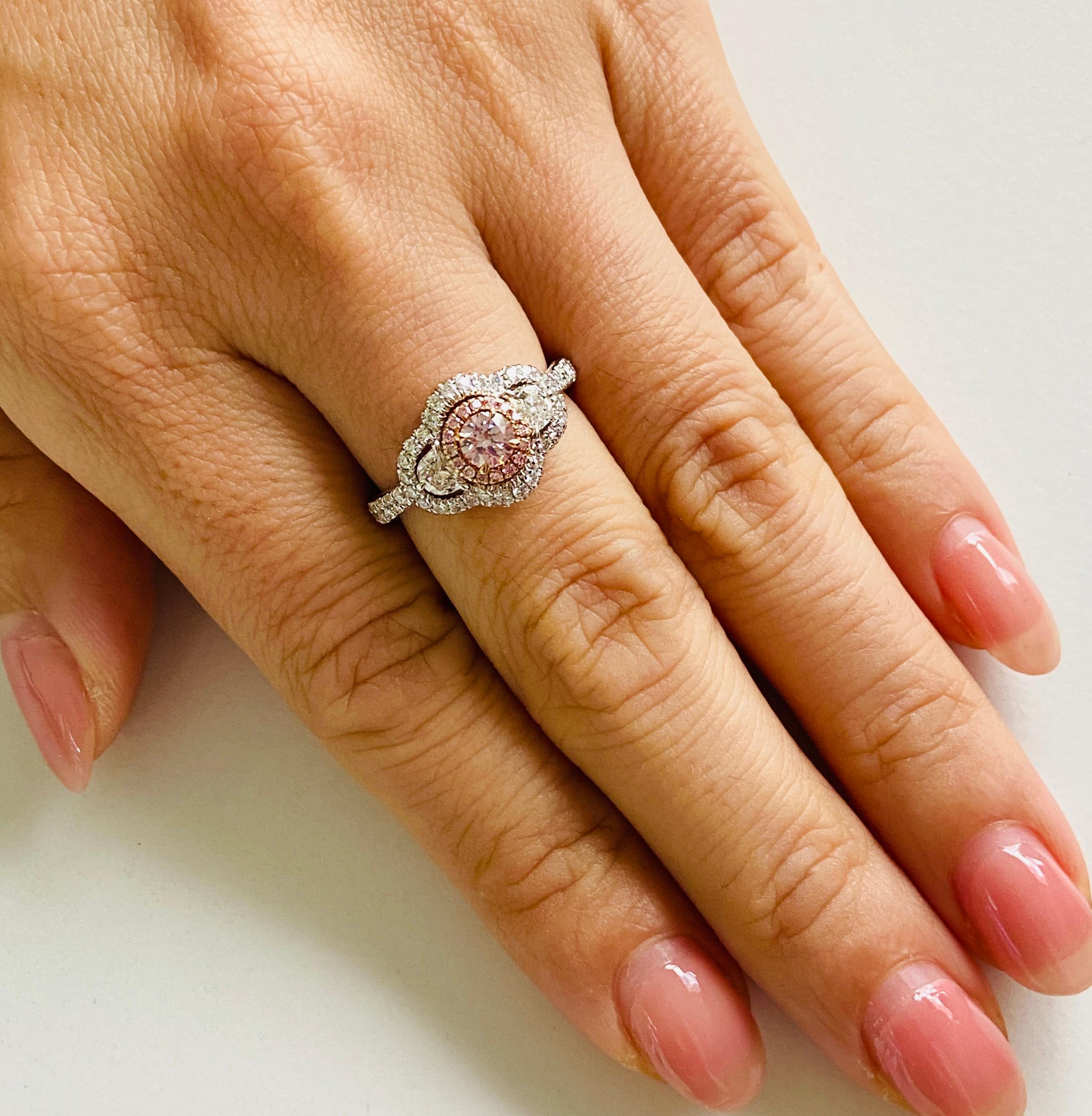 Argyle Anillo de Oro de 18 K con Diamante Rosa Natural Redondo Certificado y Diamante Blanco en Nuevo estado para la venta en Hong Kong, HK