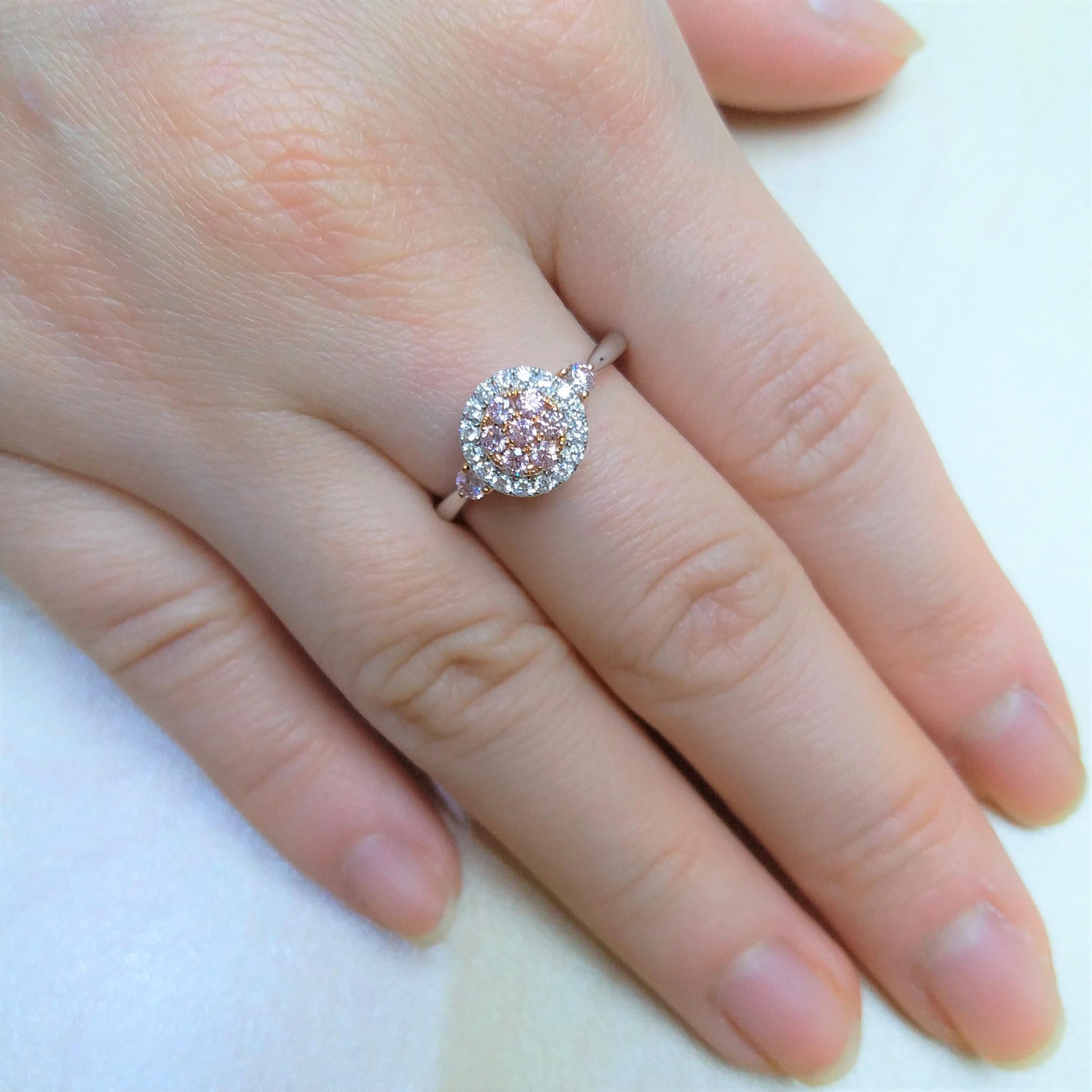 Contemporary 0.26 ct Round Brilliant Cut Argyle Pink Diamond and White Diamond 18K Gold Ring For Sale