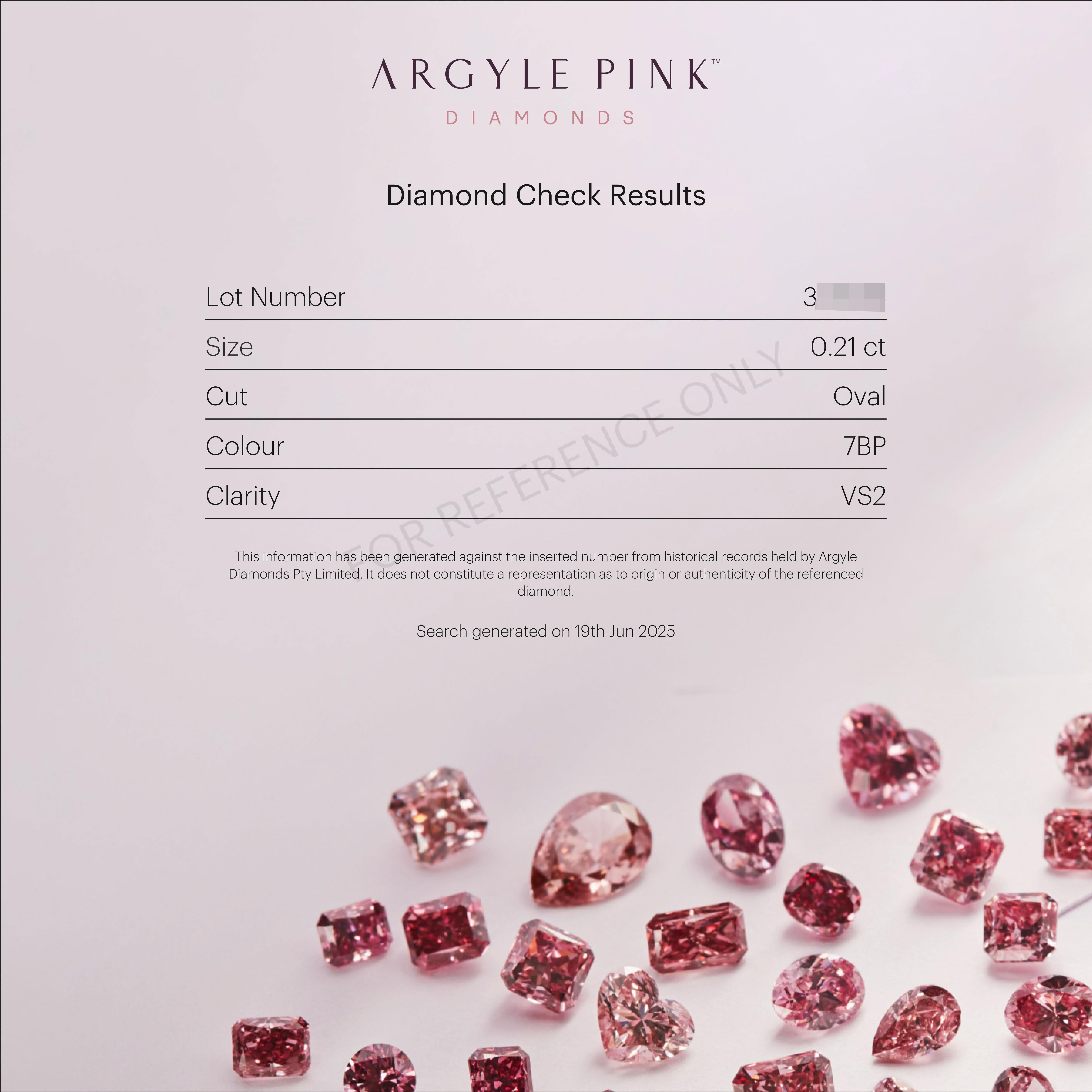 Un anello di fidanzamento raro e mozzafiato, magistralmente realizzato in una delicata miscela di platino e oro rosa 18 carati. Nel suo cuore brilla un ambito diamante Fancy Pink da 0,21 carati, proveniente dalla miniera di Argyle, con un taglio