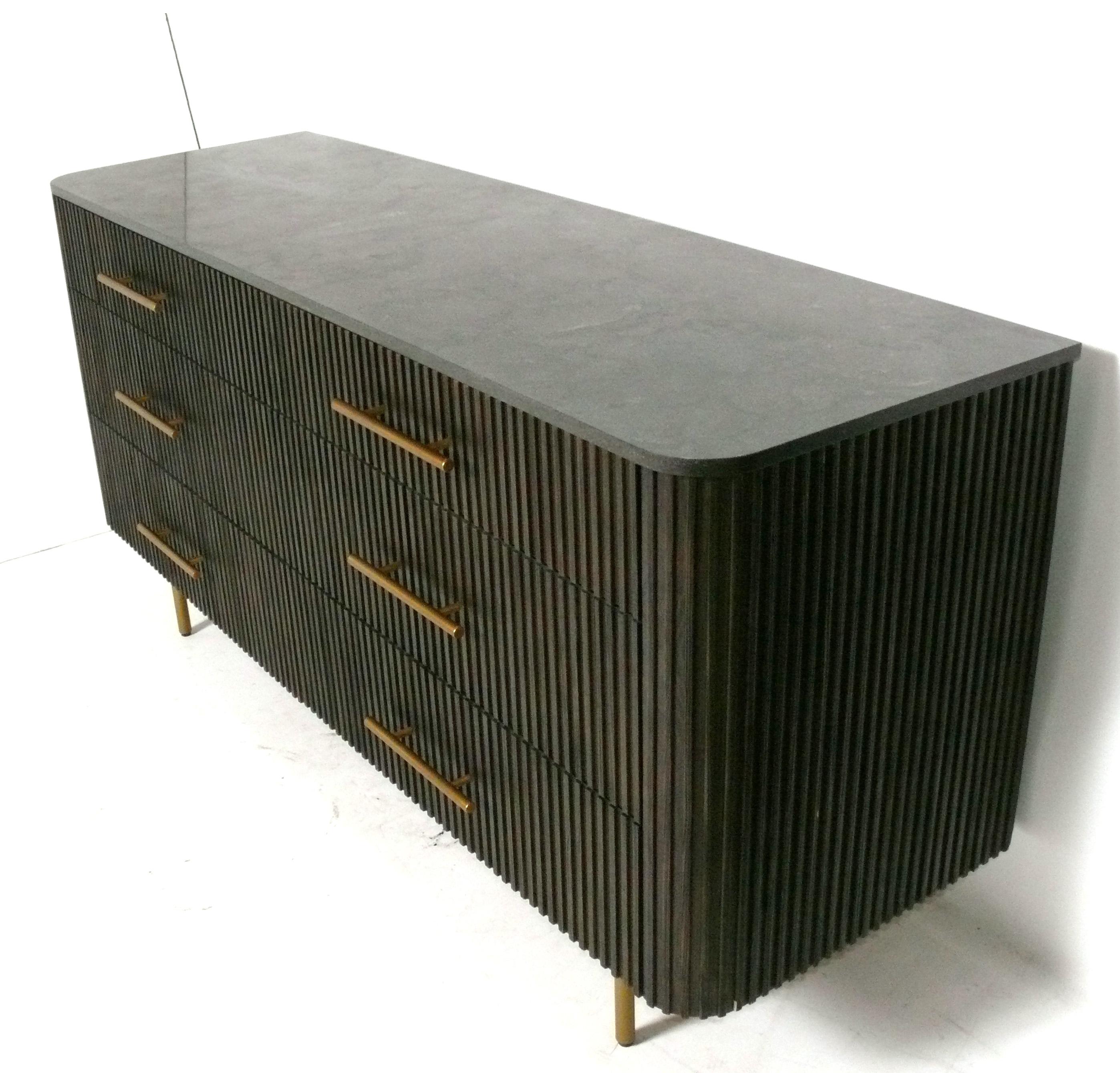 Arhaus Marmorplatte Sechs Schubladen Kommode oder Dresser Finnley Model No. in Mocha & Bluestone (Moderne der Mitte des Jahrhunderts) im Angebot