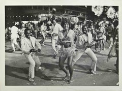 Die Karnevalsparade – Vintage-Foto von Ari Gomes – Mitte des 20. Jahrhunderts