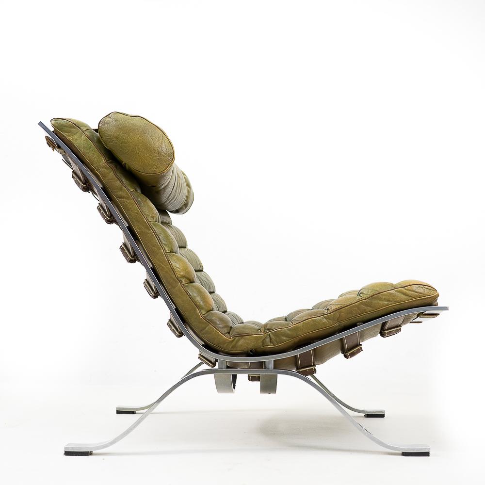 Vintage Ari lounge chair von Arne Norell für Norell Möbel, 1970er Jahre Schweden


Ein äußerst bequemer Loungesessel mit einem Gestell aus verchromtem Stahl und einem kanalgenähten Pad aus dickem Leder. Die Patina, die sich im Laufe der Jahre