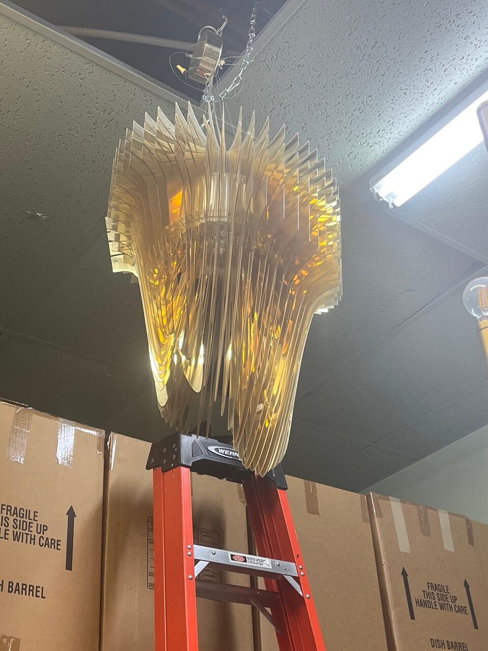 XXI secolo e contemporaneo Ciondolo Aria Gold di Zaha Hadid per Slamp in vendita