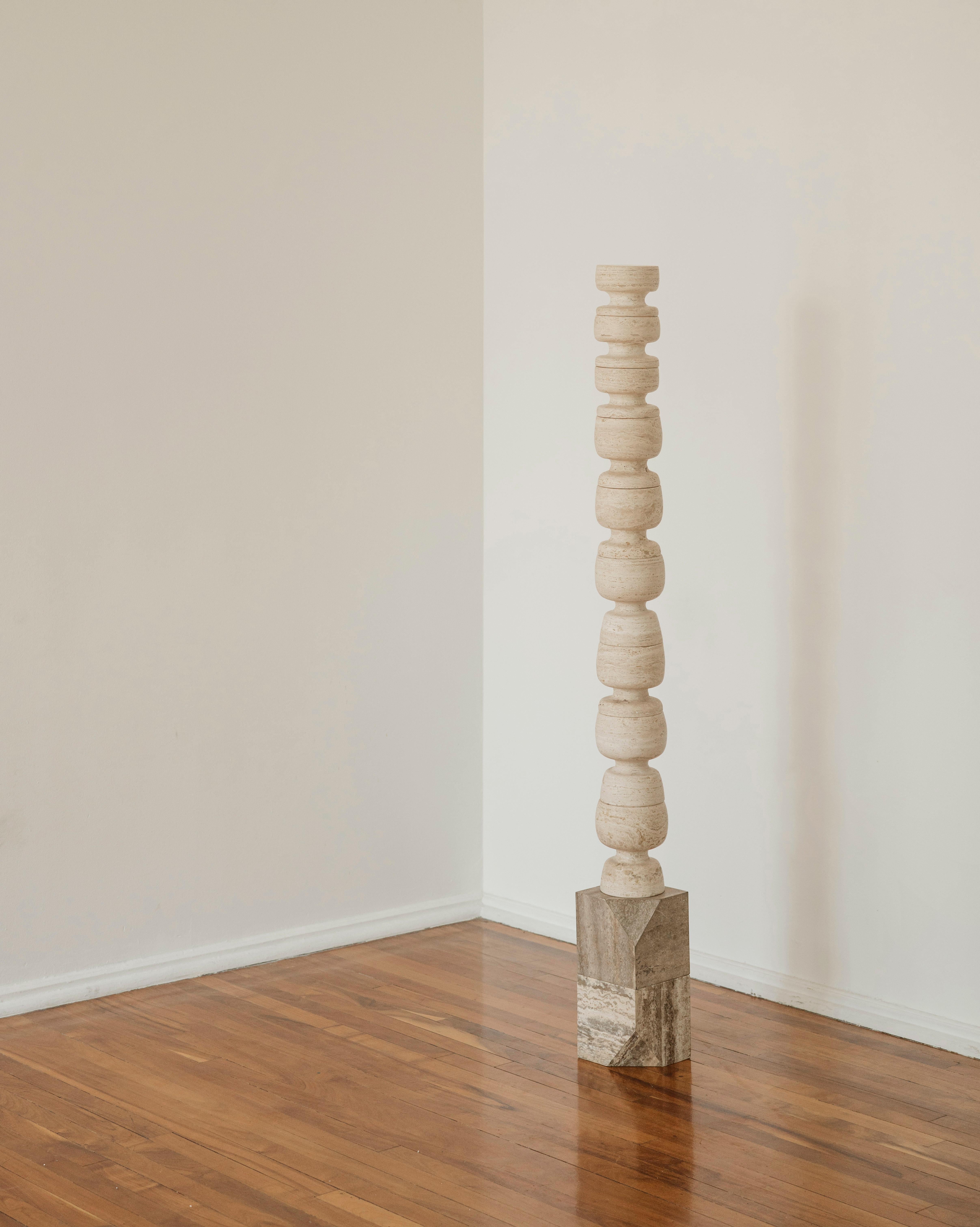 I. About Rebeca Cors
Rebeca Cors (México, 1988). 
Her work oscillates between sculpture and utility object, studying the limits and meeting points between these two concepts. The intention of her work is to question paradigms in order to