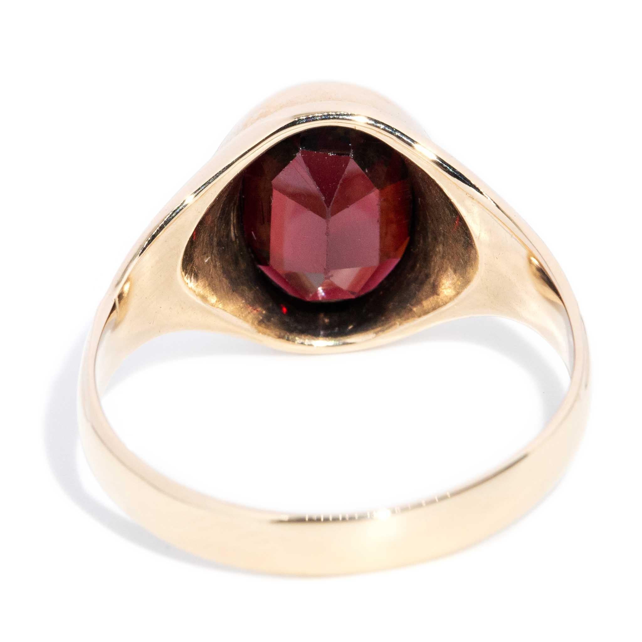 Vintage Circa 1970s Rhodolite Oval Shaped Garnet Ring 14 Carat Yellow Gold 1