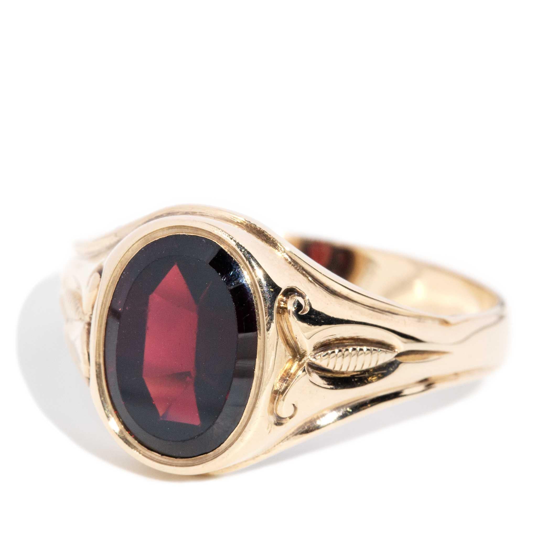 Vintage Circa 1970s Rhodolite Oval Shaped Garnet Ring 14 Carat Yellow Gold 3