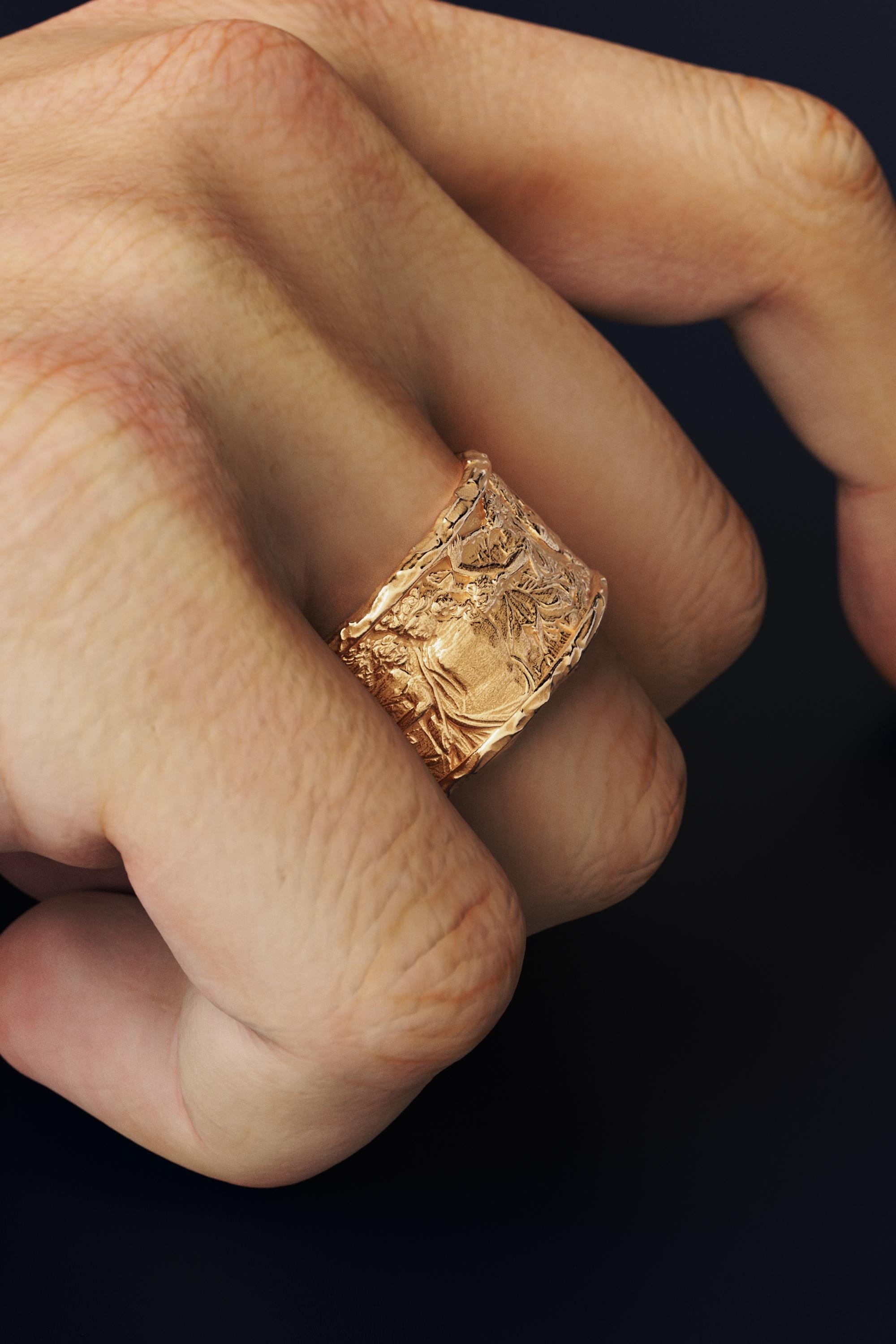 For Sale:  Ariadne & Dionysus Men's Solid Gold Ring 18K  Oltremare Gioielli made in Italy 10