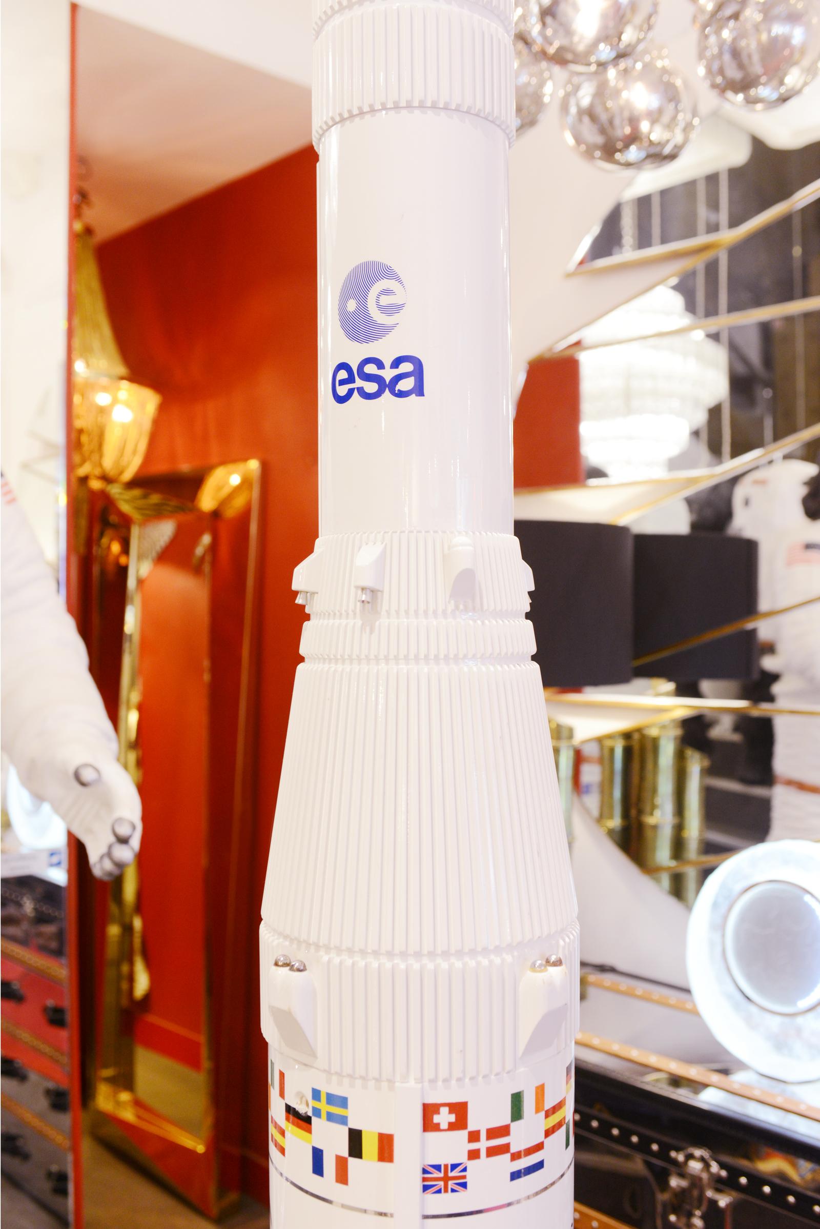 Cast Ariane IV 44lp Rocket Model on 1/20em Scale For Sale