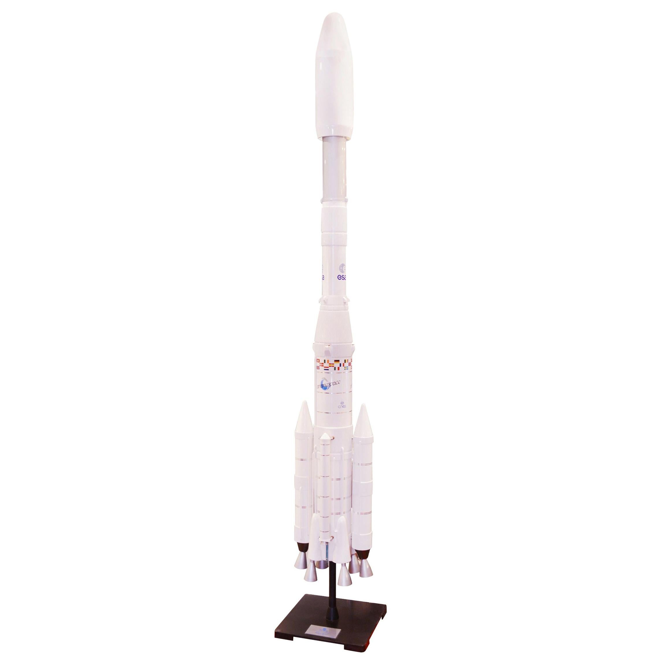 Modèle de fusée Ariane IV 44lp à l'échelle 1/20em