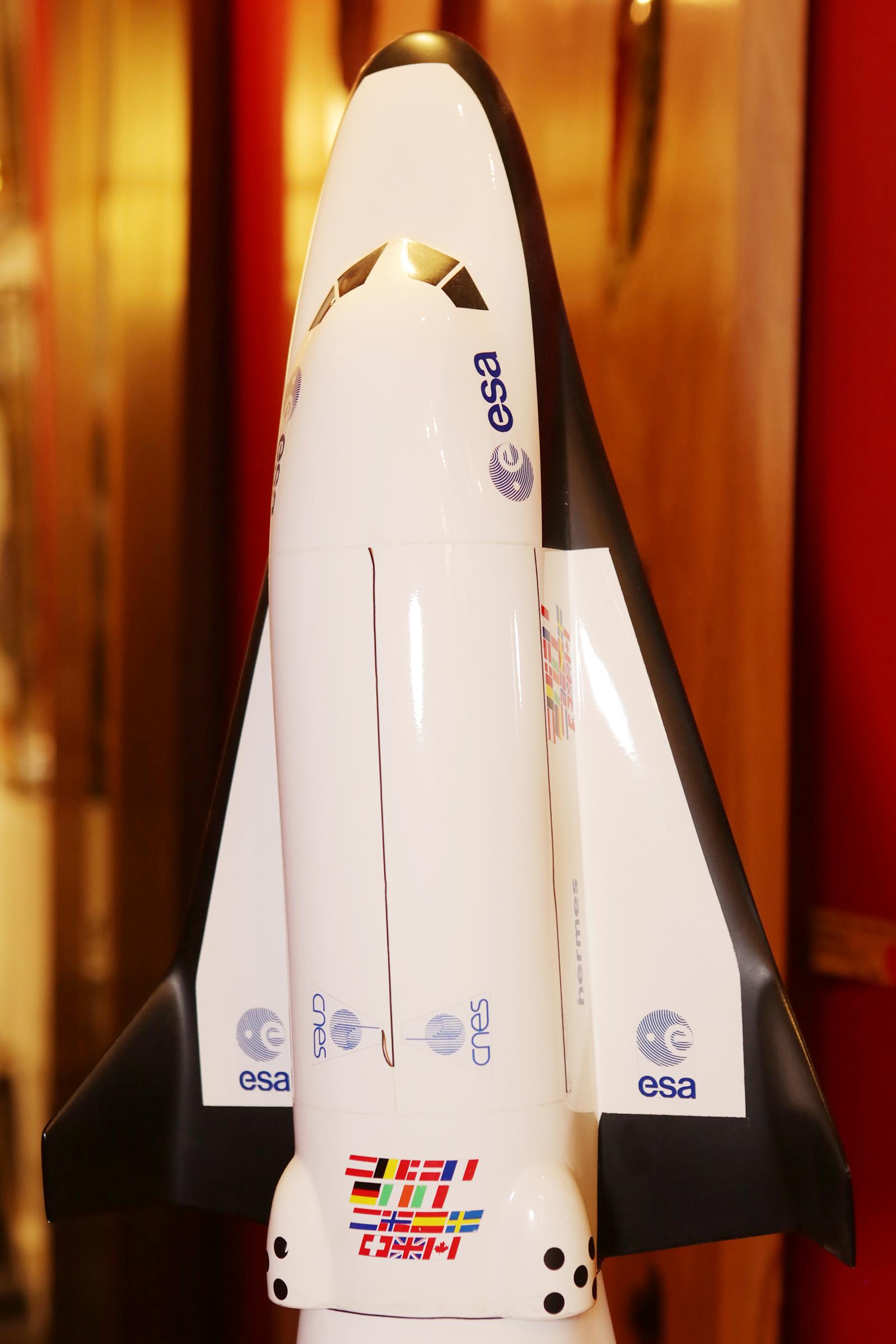 Ariane V & Hermes Rocket Model In Good Condition In Paris, FR