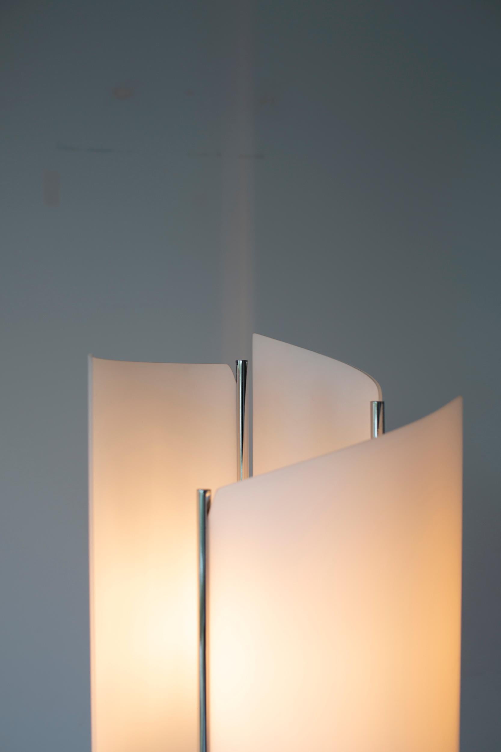 Arianna floorlamp by Oluce / Bruno Gecchelin 70's In Good Condition For Sale In GOOR, NL