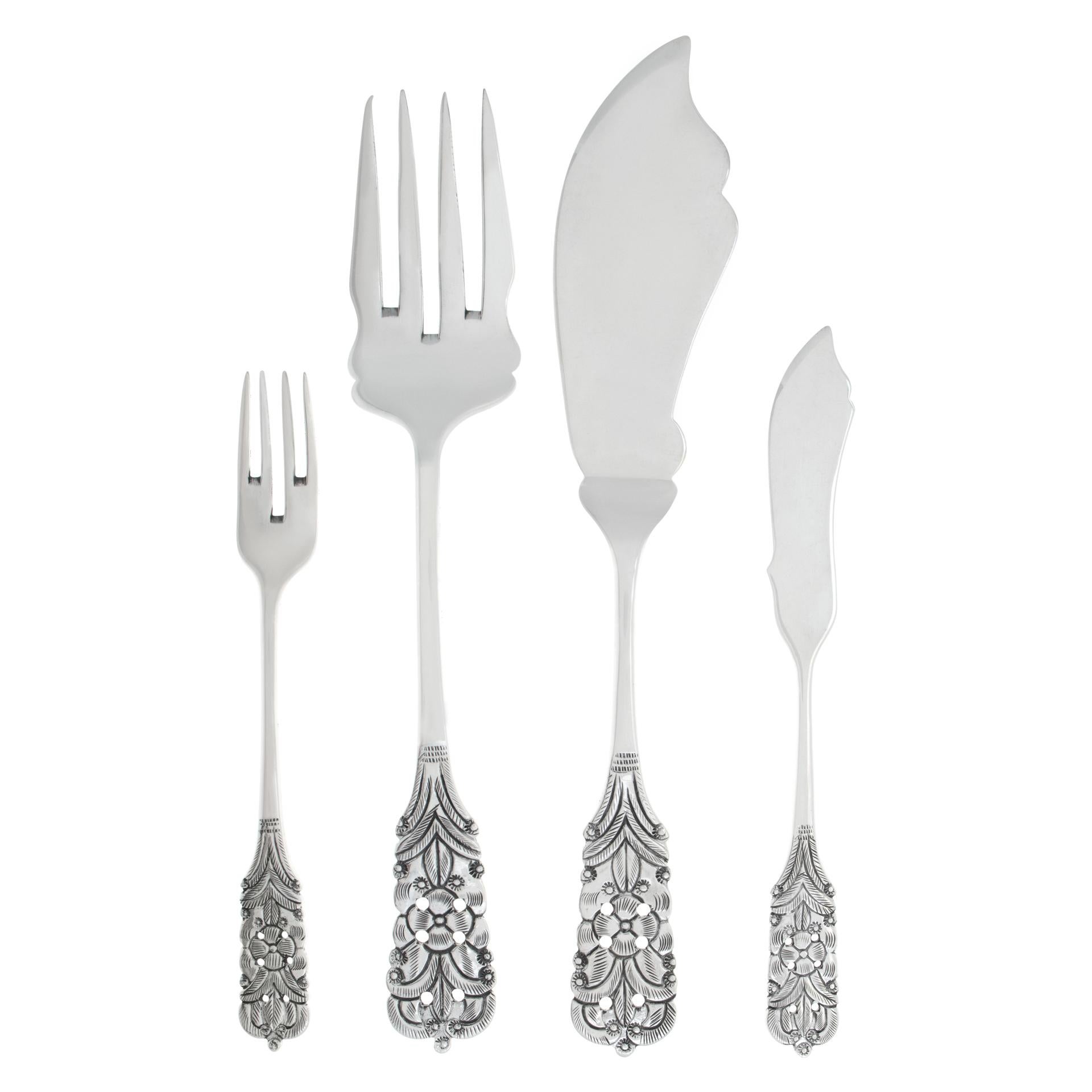 ARIAS PERU, heavy sterling flatware set. 181 pieces total, lunch, dinner, fish set and more. 14 place setting for 12 , fish set and 19 serving pieces. over 269 ounces troy of .925 sterling silver (counting all stainless steel blade pieces as 1.00