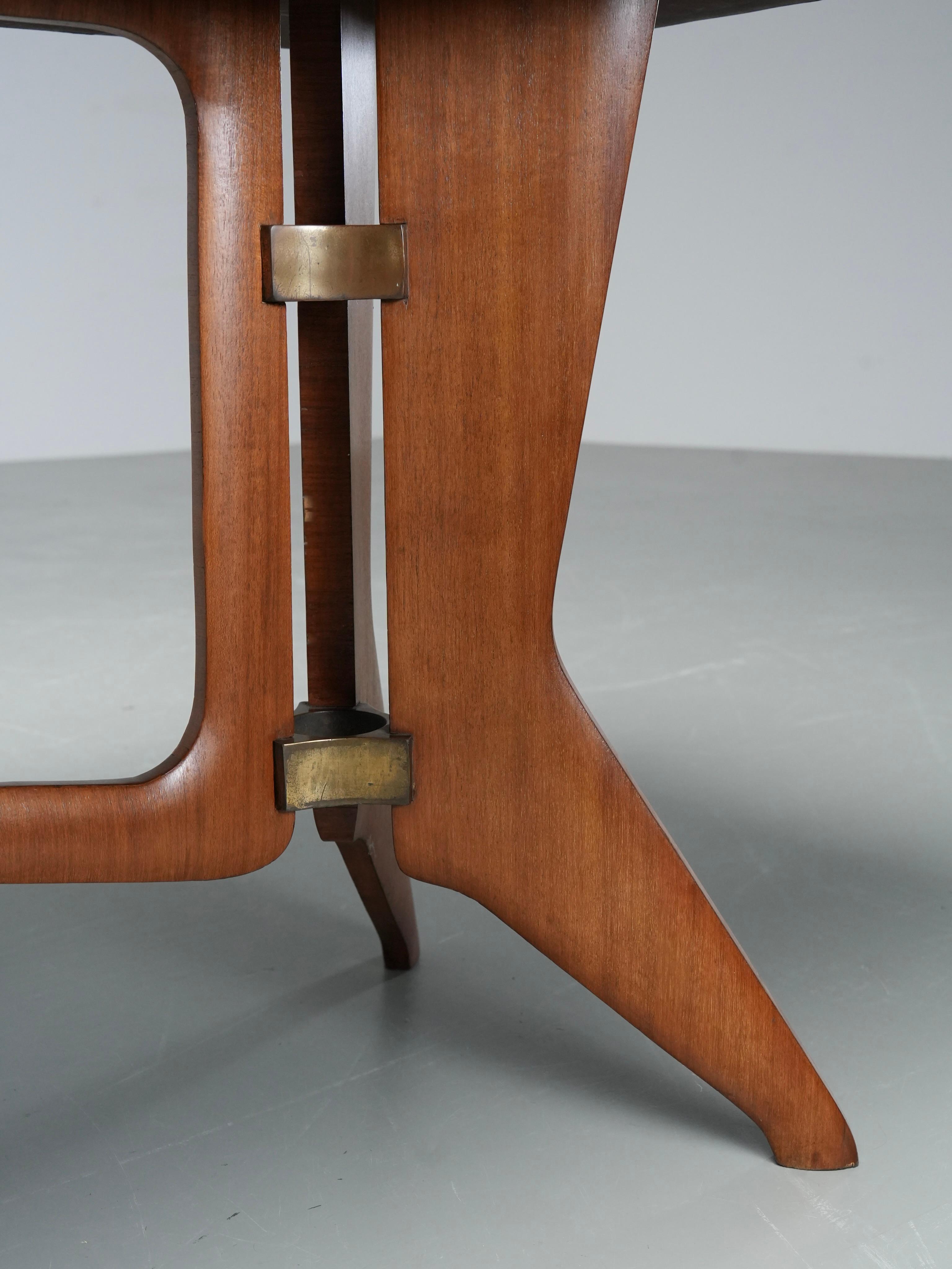 Ariberto Colombo Dining Room Table in Walnut, Glass and Brass, Italy, 1950's For Sale 5