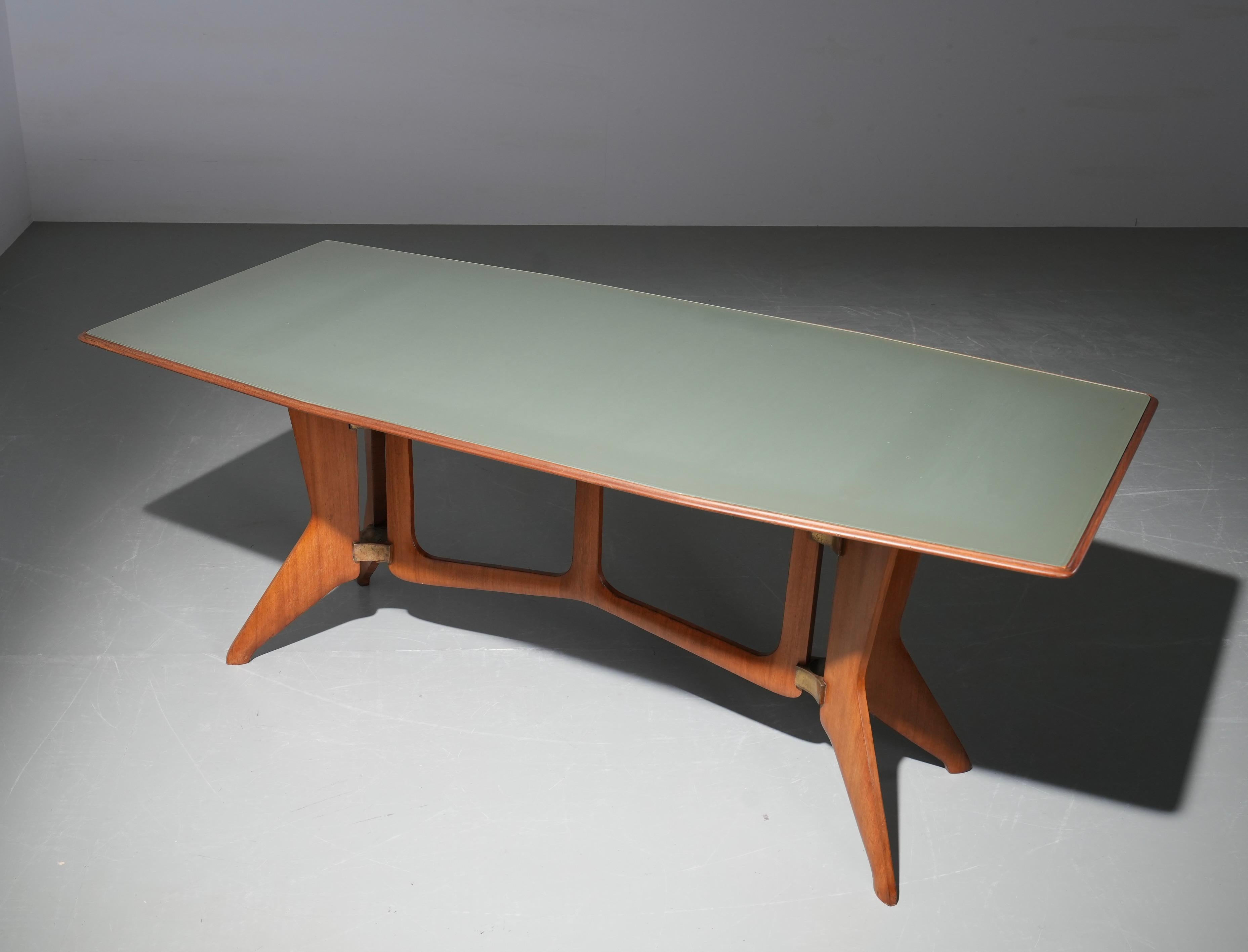 Ariberto Colombo Dining Room Table in Walnut, Glass and Brass, Italy, 1950's For Sale 6