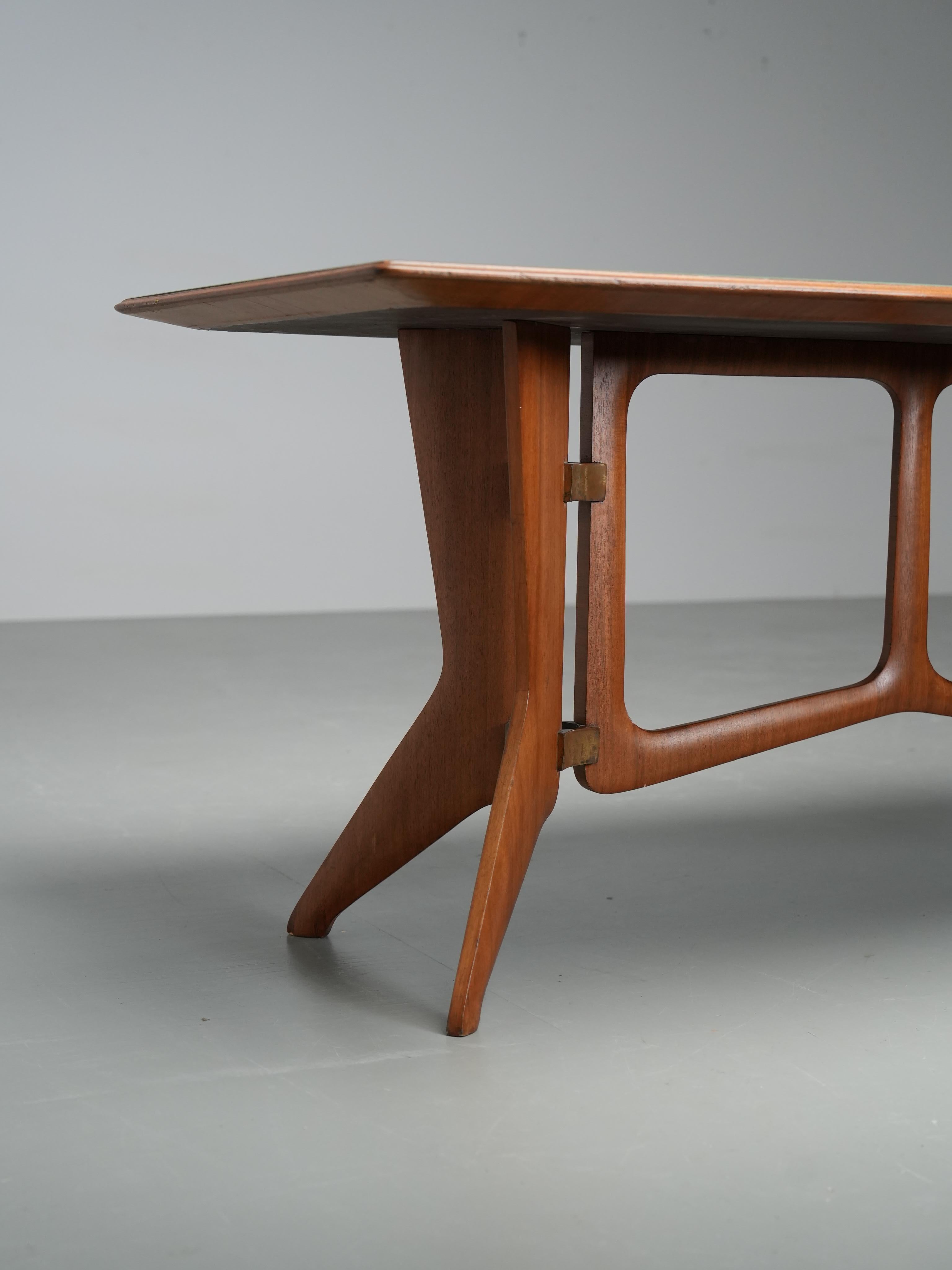 Ariberto Colombo Dining Room Table in Walnut, Glass and Brass, Italy, 1950's For Sale 2
