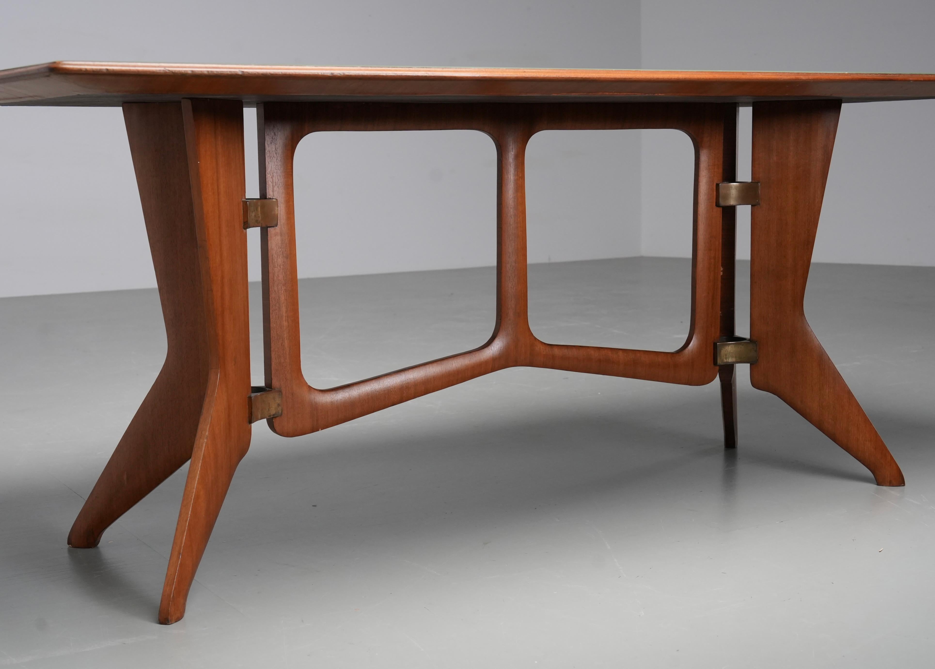 Ariberto Colombo Dining Room Table in Walnut, Glass and Brass, Italy, 1950's For Sale 3