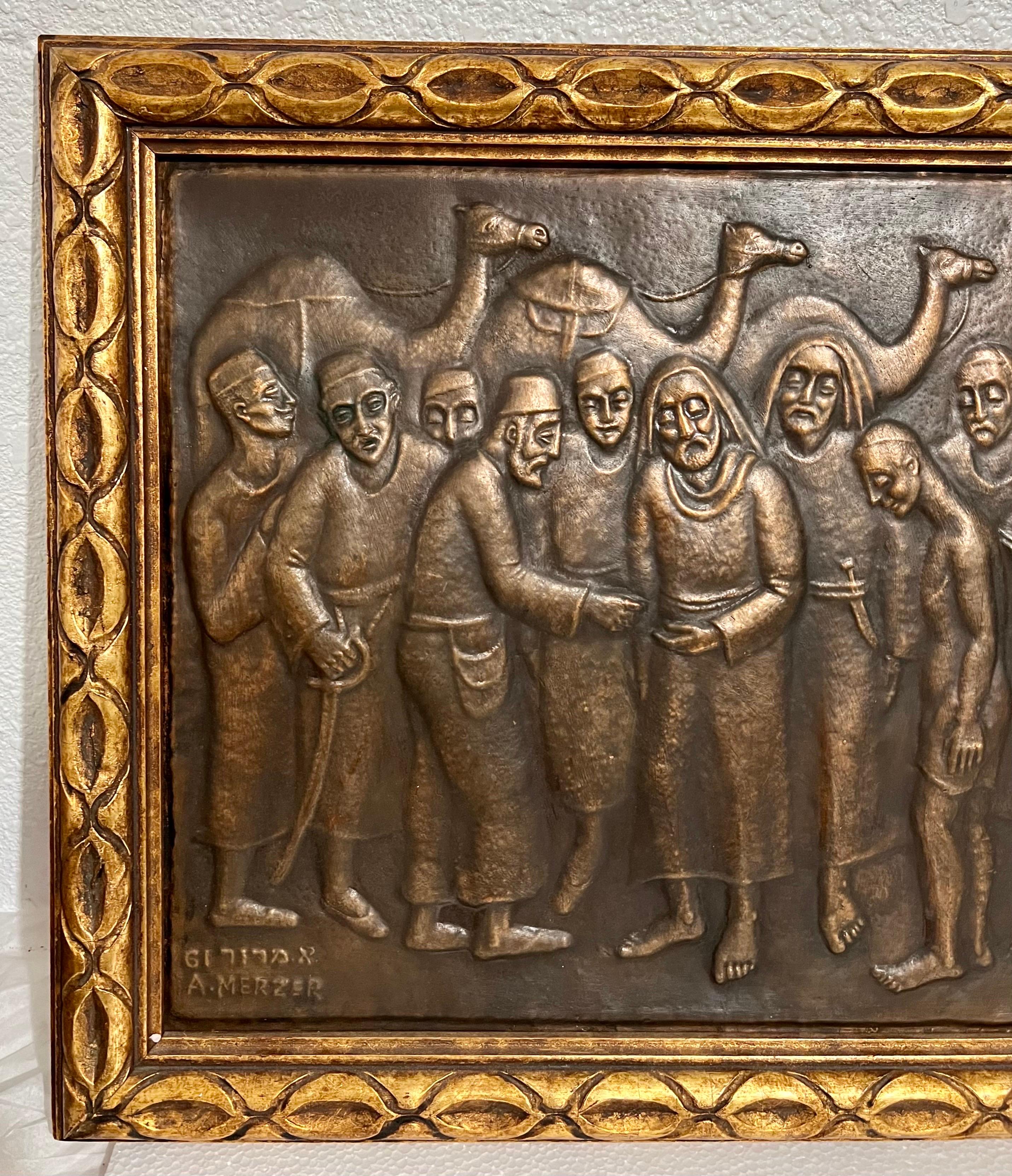 Arieh Merzer (Israeli, 1905-1966) 
Reliefplastik aus Kupfer in vergoldetem Rahmen
Gerahmte Abmessungen 18 x 26,25,  Kupfer 14,5 X 22,5

Arieh Merzer war ein bekannter israelischer Künstler und Volkskunst-Metallarbeiter. 
Arie Merzer, ein Künstler,
