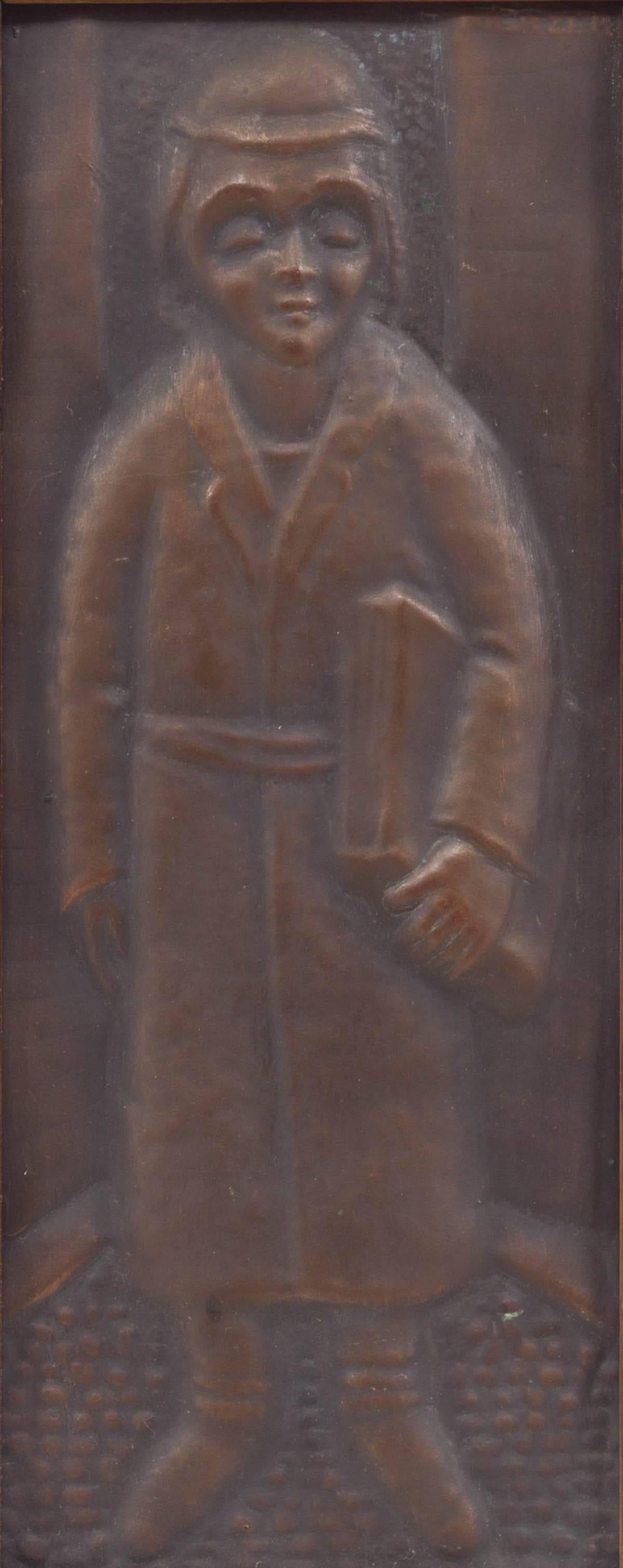 Rare plaque judaïque « Shtetl Cheder Boy » en cuivre repoussé des années 1940 - Sculpture de Arieh Merzer