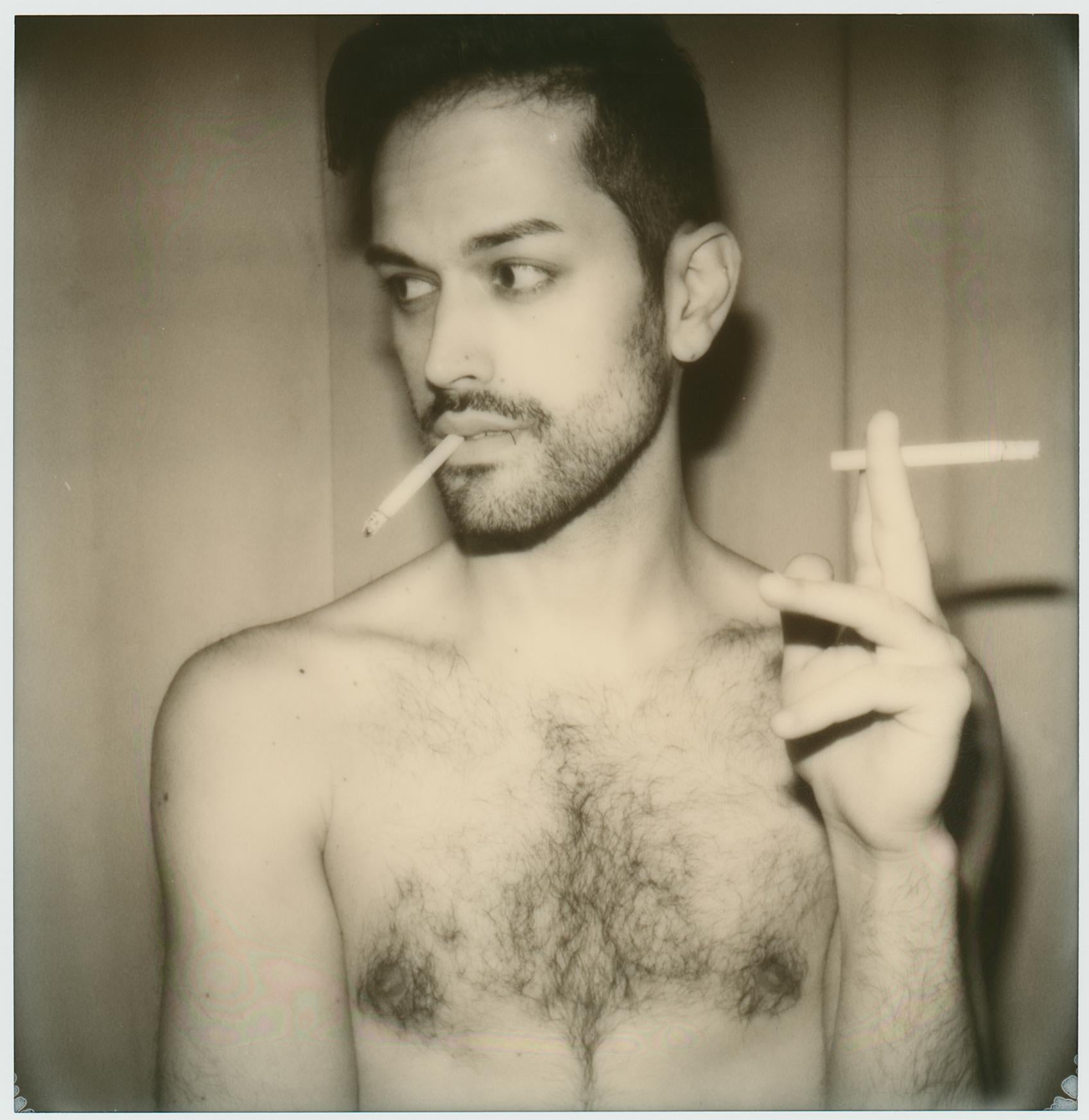 Nude Photograph Ariel Shelleg - On n'en a jamais assez (autoportrait) 21e siècle, Contemporain, Polaroïd