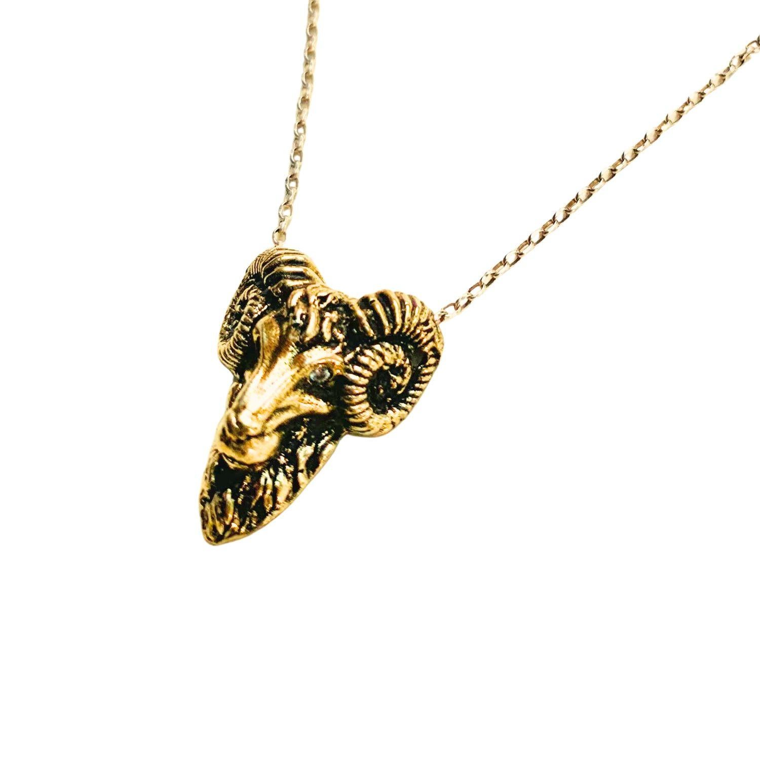 Serie Animalia
Importante collana girocollo in oro giallo massiccio 18 kt.
Necklace created entirely by hand by Italian artisans. 
La tecnica è quella della microscultura a cera persa. 
Gli occhi di Aris sono incastonati con 2 diamanti. 
La collana