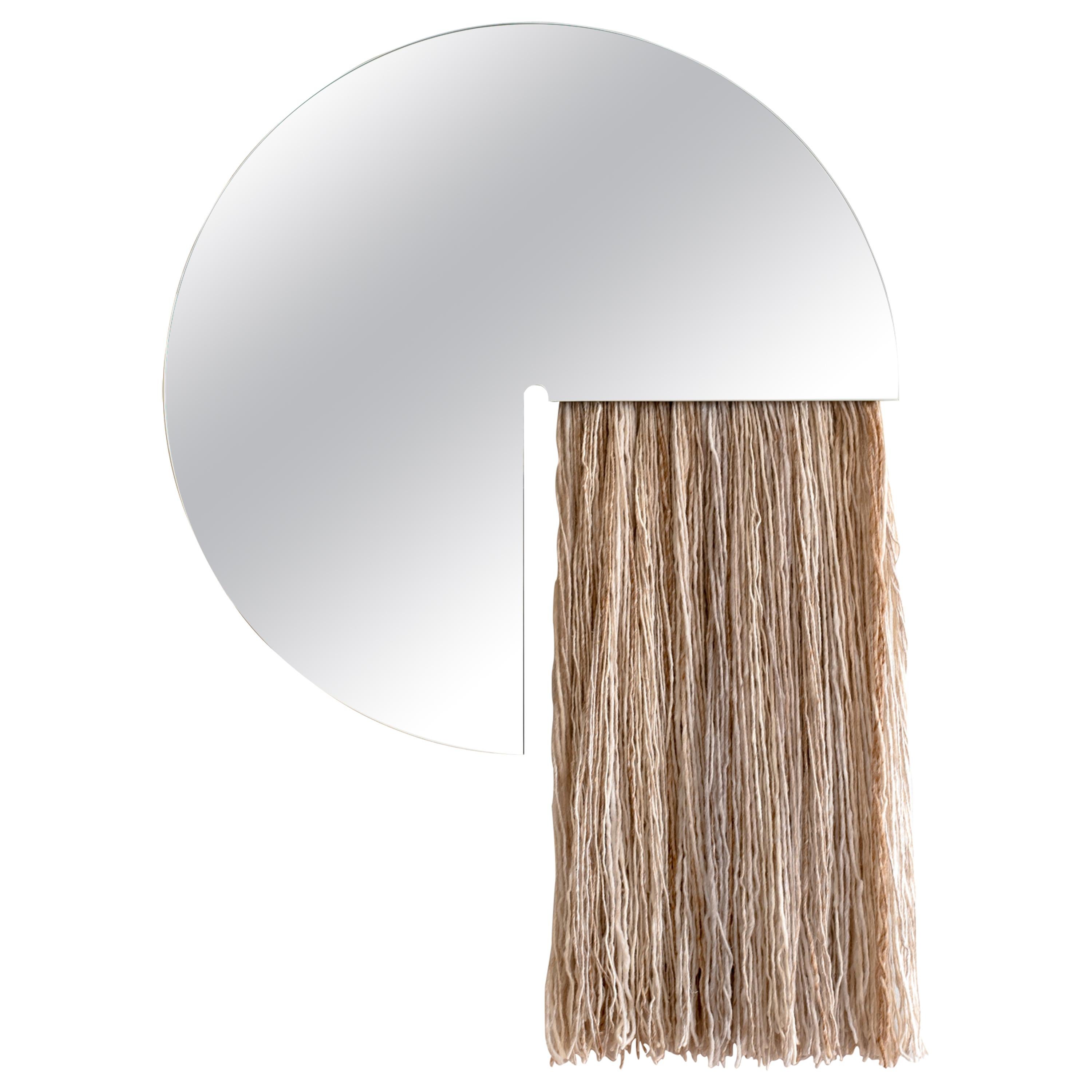 Runder Spiegel mit handgefärbtem Seidenfaser - Iris-Spiegel von Ben und Aja Blanc im Angebot