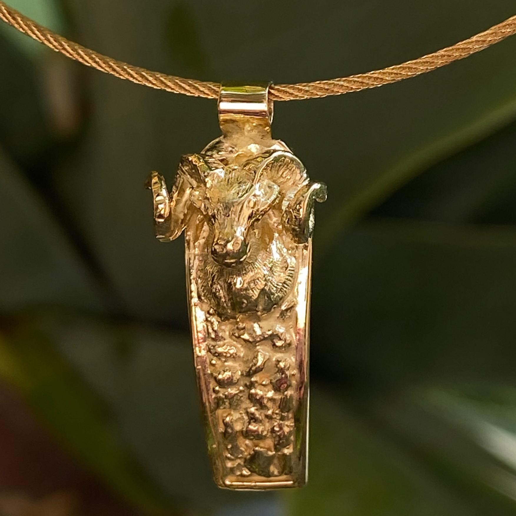 da uomo o donna Ciondolo a forma di Ariete o di ariete in oro 18 carati con catena a filo d'oro giallo in vendita
