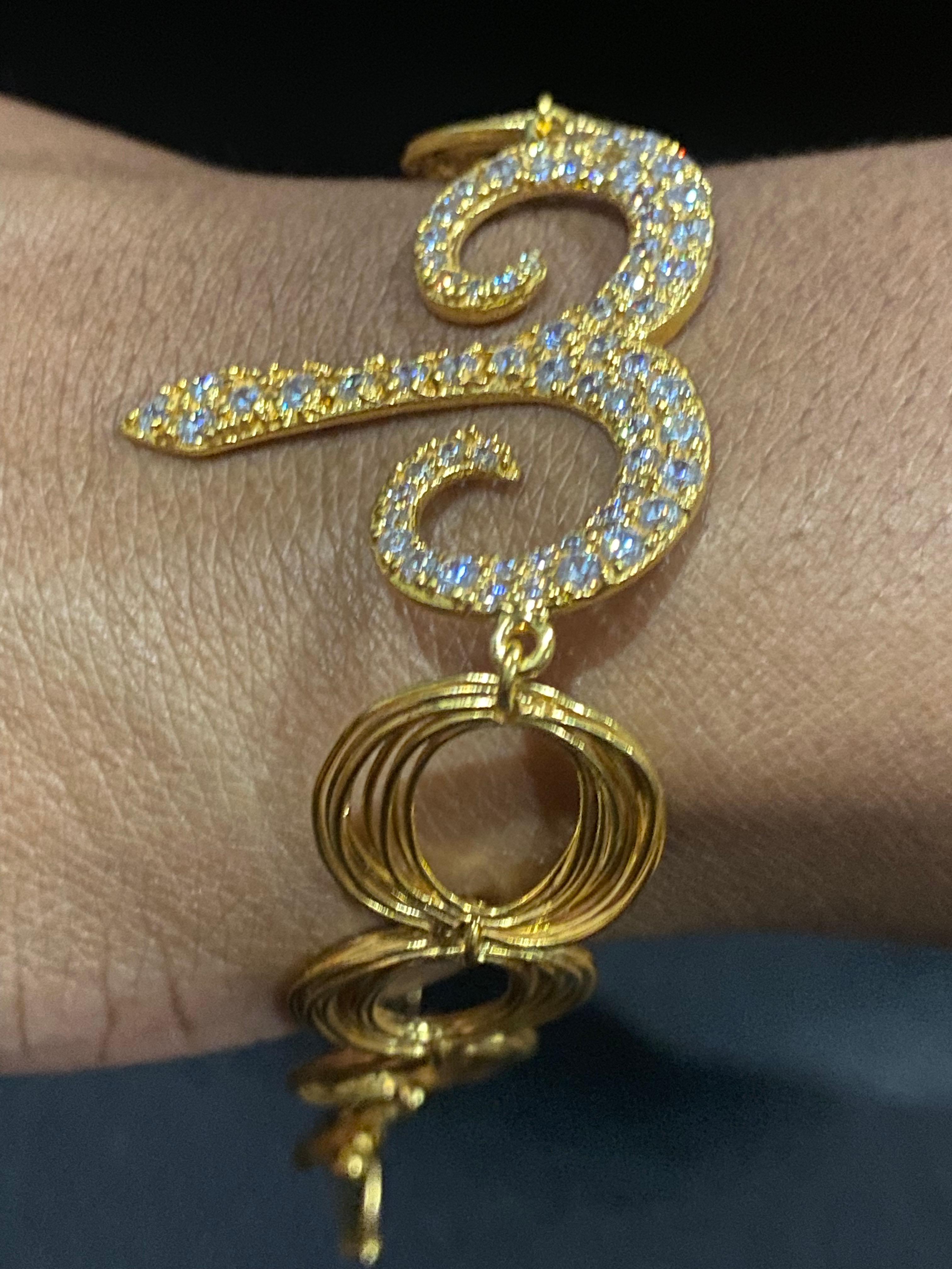 Add some sparkle to your jewelry collection with this stylish zodiac bracelet featuring the Aries symbol and links inspired by the Tibisiri straw. Those born during the month of April are known for being passionate and hardworking and deserve this