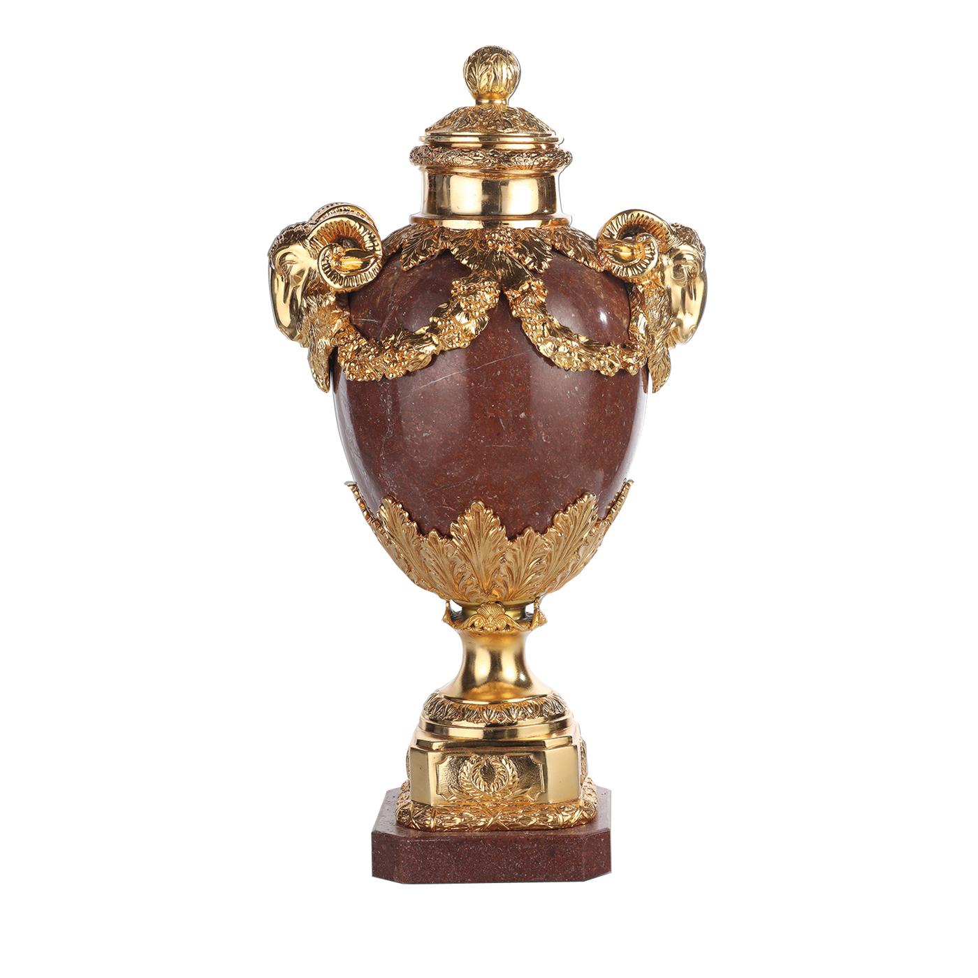 This exquisite vase with lid brings Classic elegance to any décor, thanks to its elegant shapes and decorations and the use of precious materials. The square base and the main body of the piece are in marble, while the accents, including the lid and