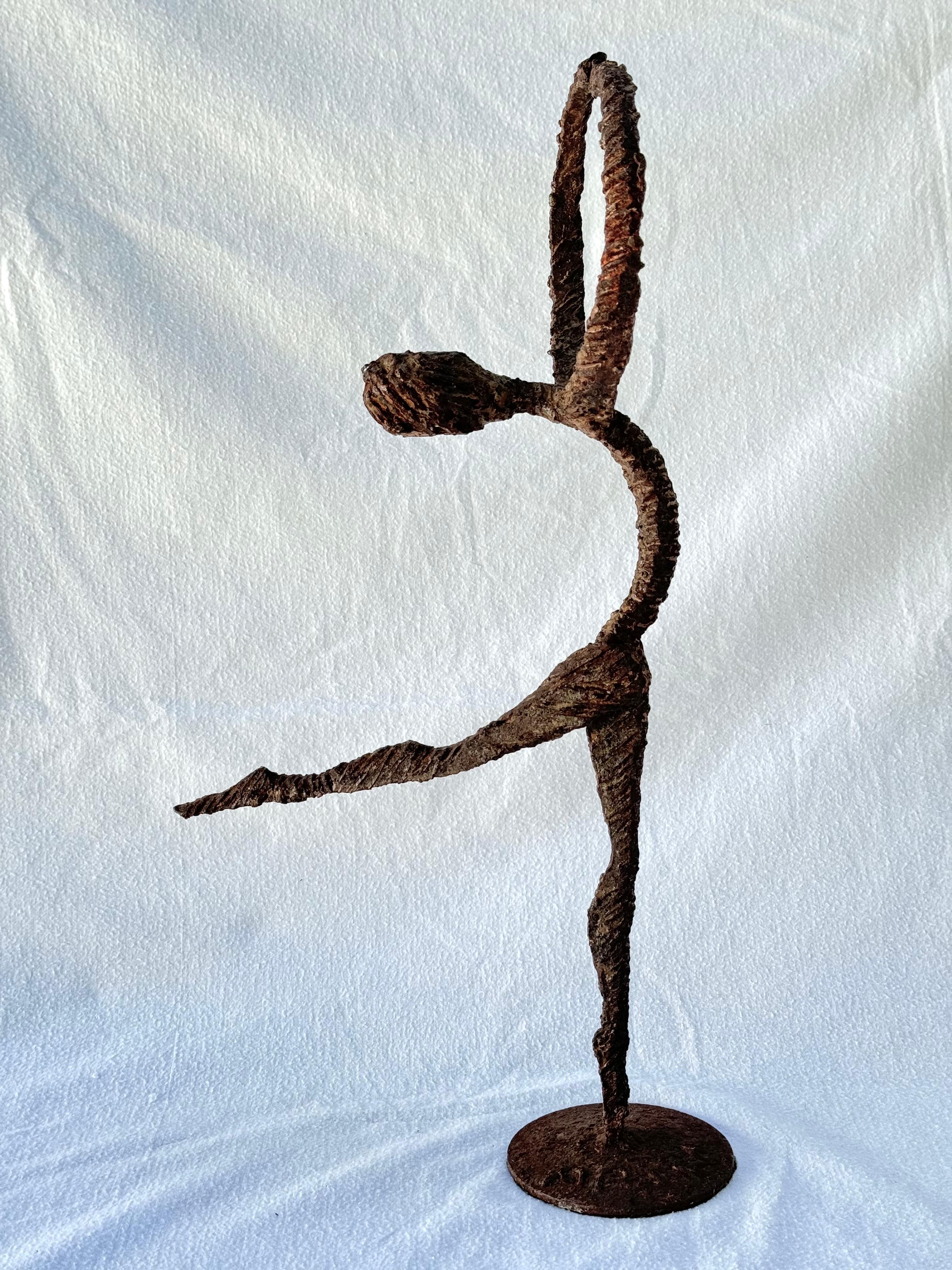 Arik Amir Scultura brutalista in ferro di una ballerina, firmata Arik sulla base.
Arik Amir (nato nel 1922-2008) Tel Aviv, Israel. La biografia del Museo Isrealiano di Gerusalemme lo definisce 