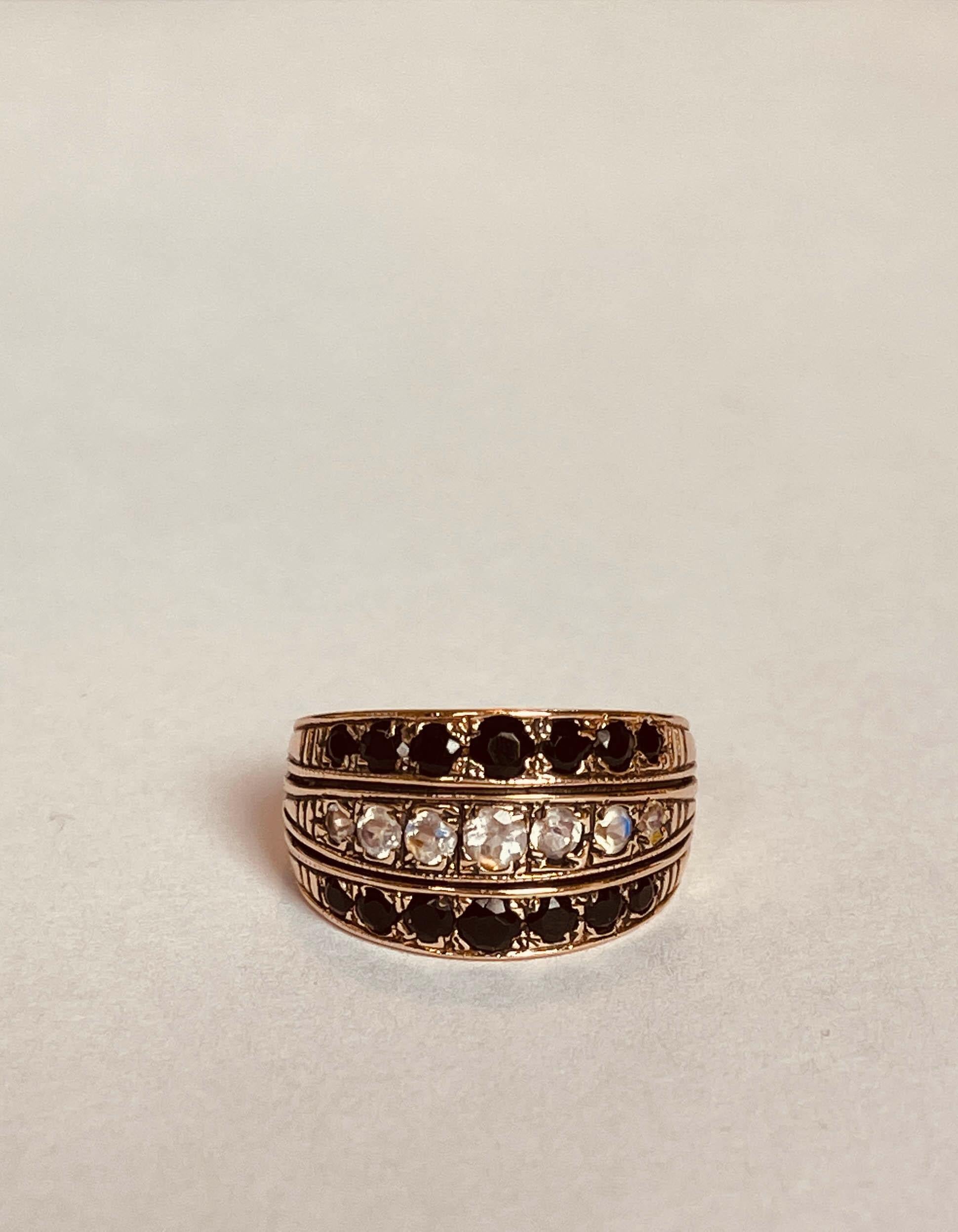 Arik Kastan 14K Rose Gold Moonstone & Black Onyx Ring
Materials: 14K Gold, moonstone, onyx
Hallmarks: 14K
Closure/Opening: Slide on
Overall Condition: Excellent

Estimated Retail: $800+ Size: 6.5
Width: .5 