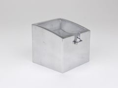 Arik Levy x Ligne Roset Cendrier carré "Smoke", aluminium poli, France, 2003