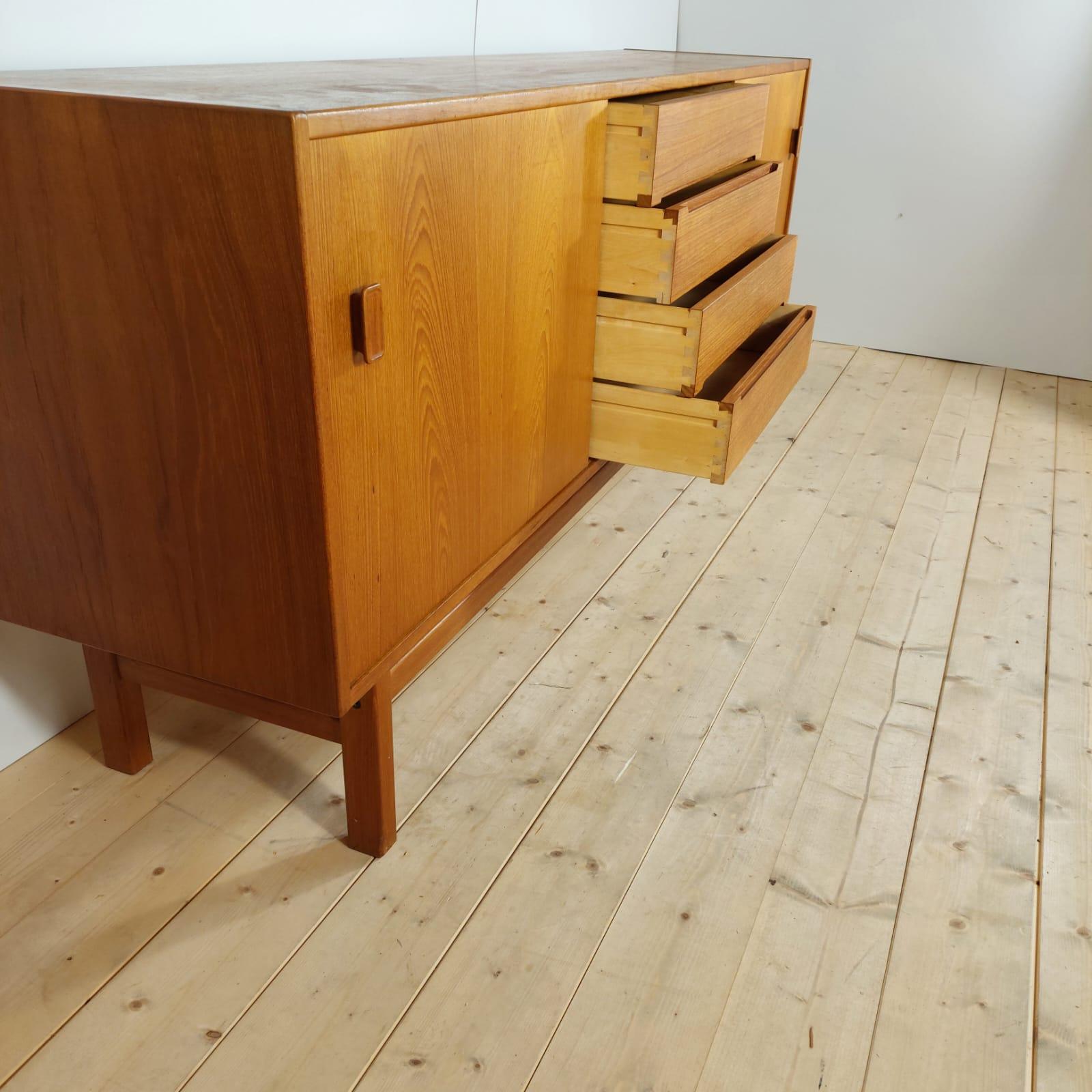 Impiallacciato “Arild” teak sideboard by Nils Jonsson for Troeds, Sweden 1960 in vendita