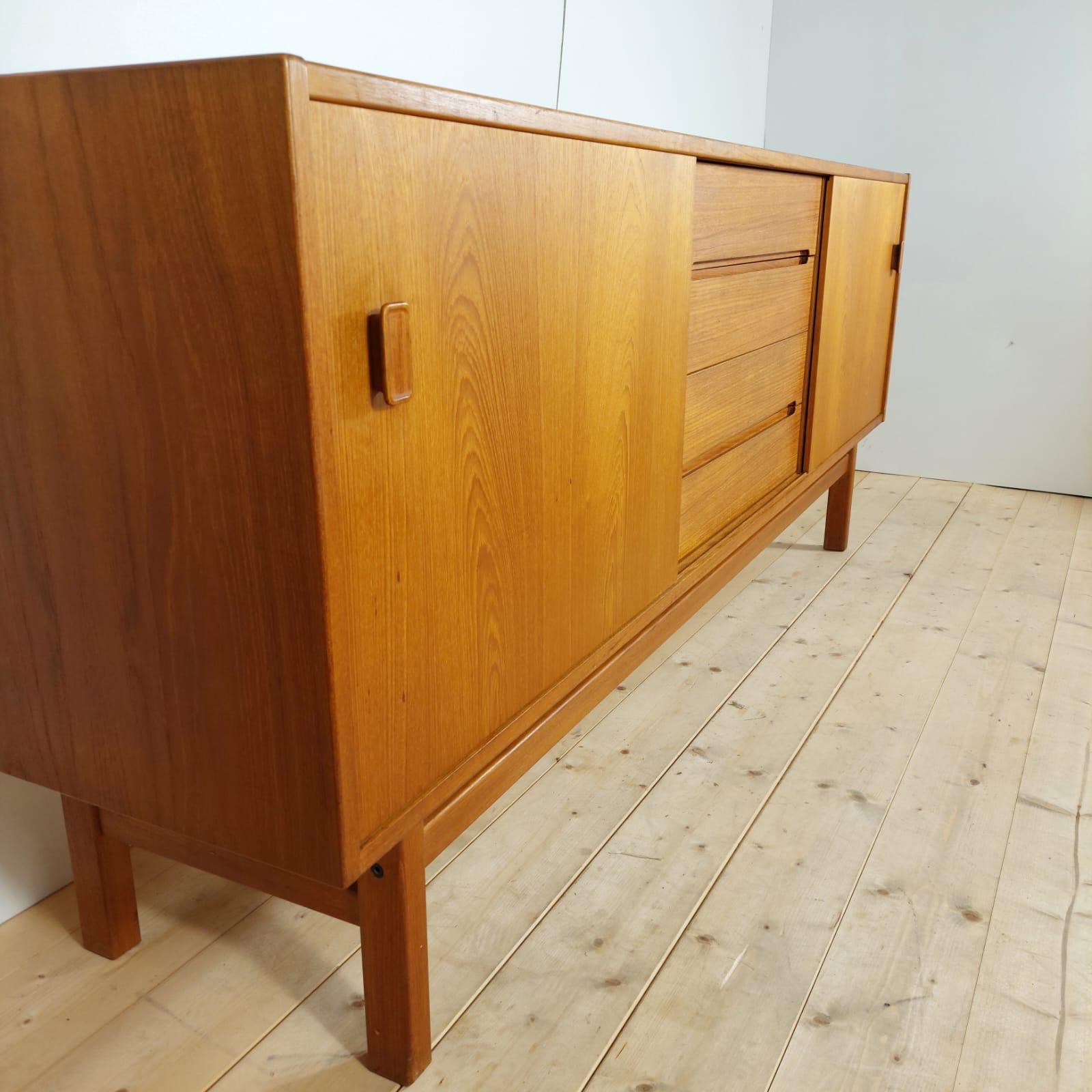 “Arild” teak sideboard by Nils Jonsson for Troeds, Sweden 1960 In condizioni buone in vendita a Torino, IT