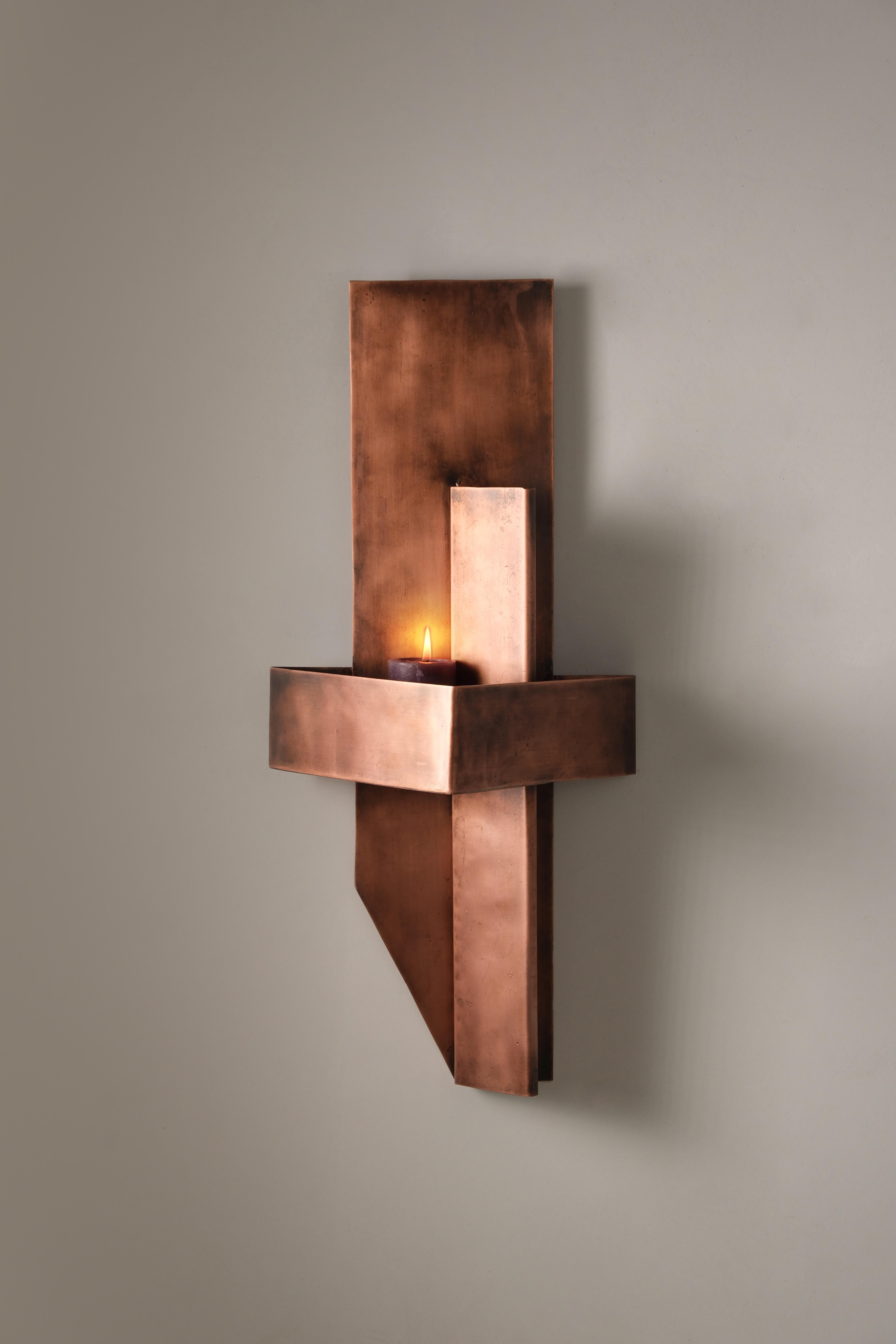 Candelabro Arin de Ayse Zelal Tugrul
Único en su especie
Dimensiones: An 20 x Al 60 cm.
Materiales: Cobre.

