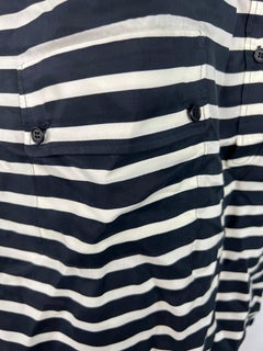 Aris Punto Marineblau und Weiß gestreiftes Top