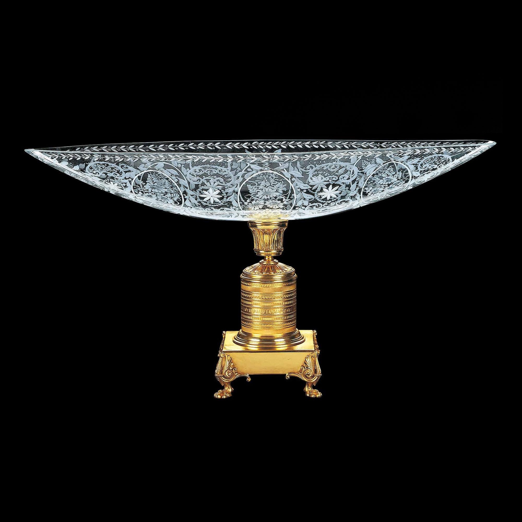 Depuis plus d'un siècle, la Vetrerie di Empoli crée avec succès des objets en verre élégants et sophistiqués depuis sa naissance en 1900. Cette illustre entreprise, toujours familiale, propose une vaste gamme de verres de luxe, des flûtes à